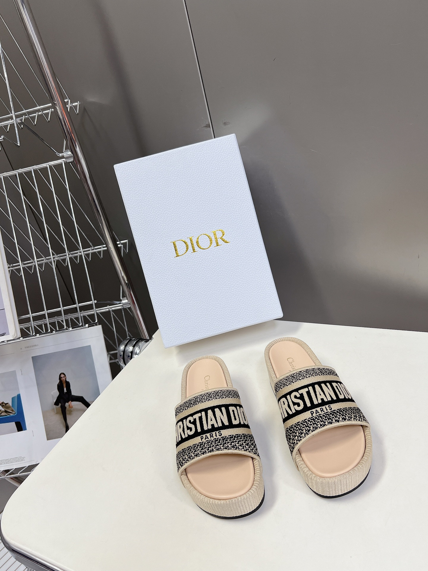 ua D*or platform sandals
