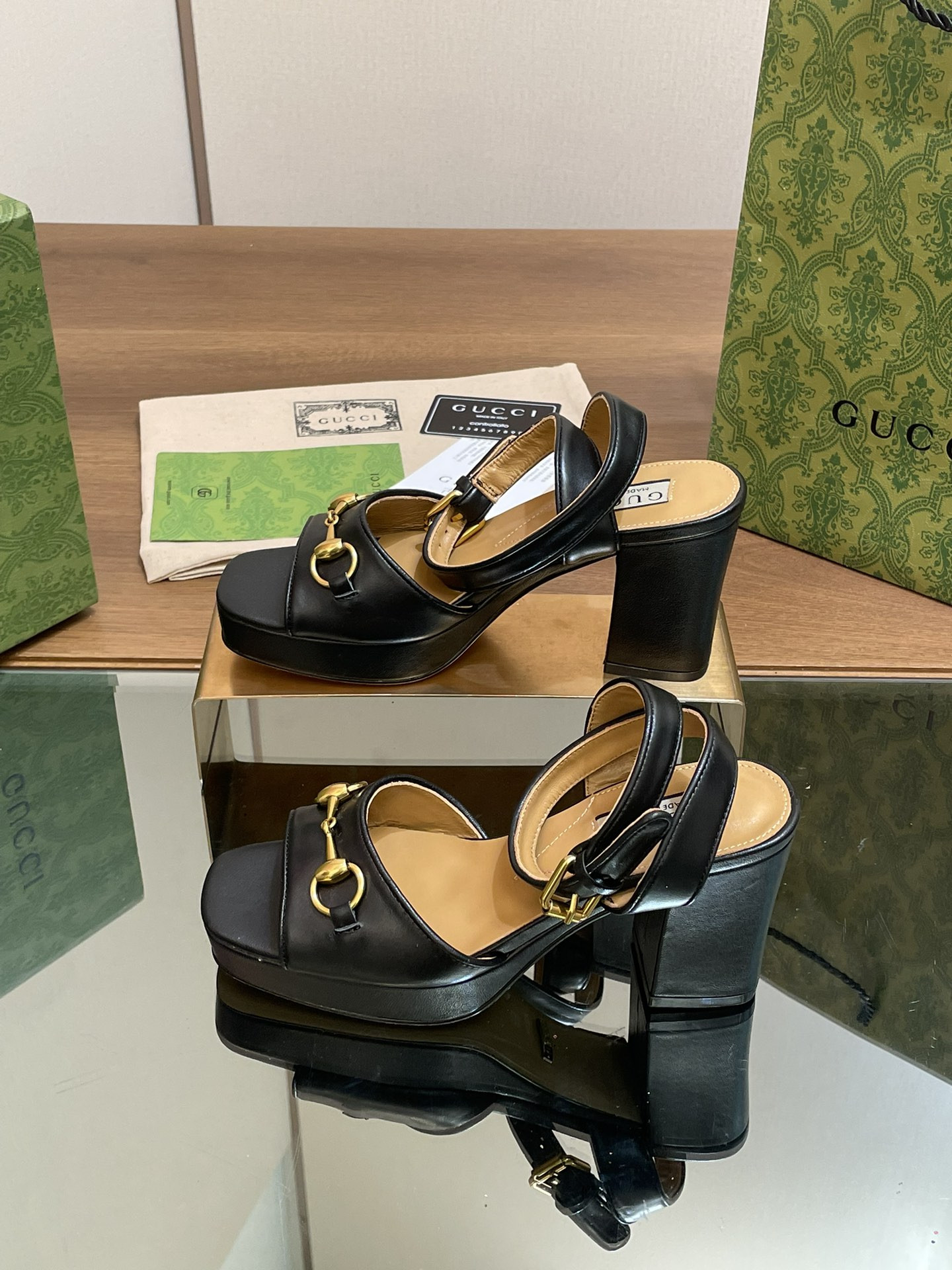 ua G*u*i horsebit platform sandal