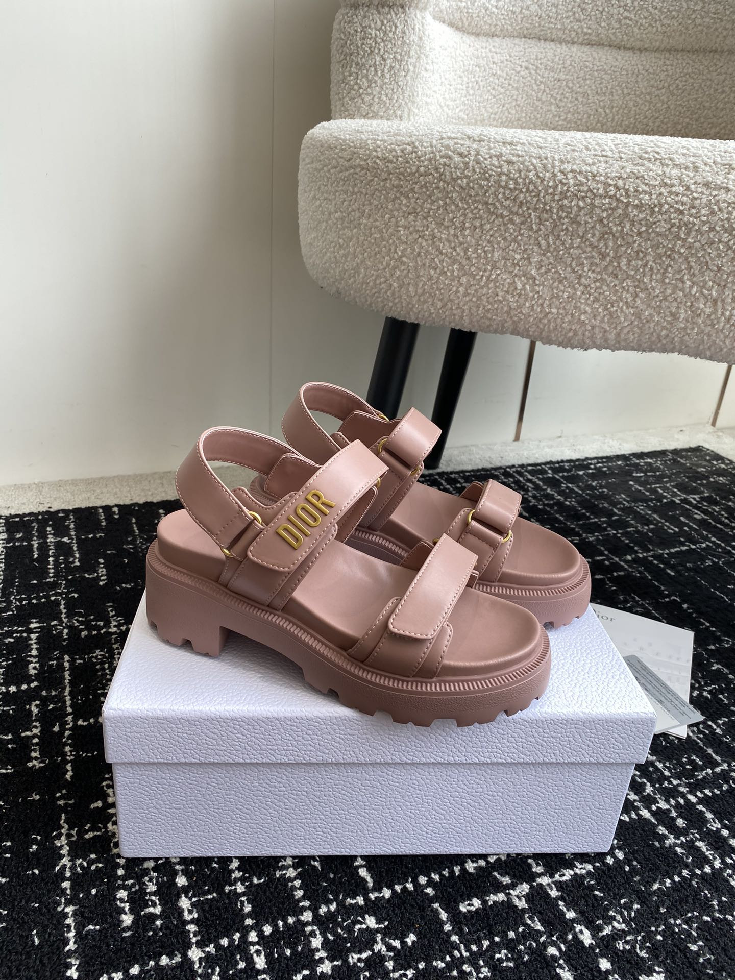 ua D*oract platform sandal