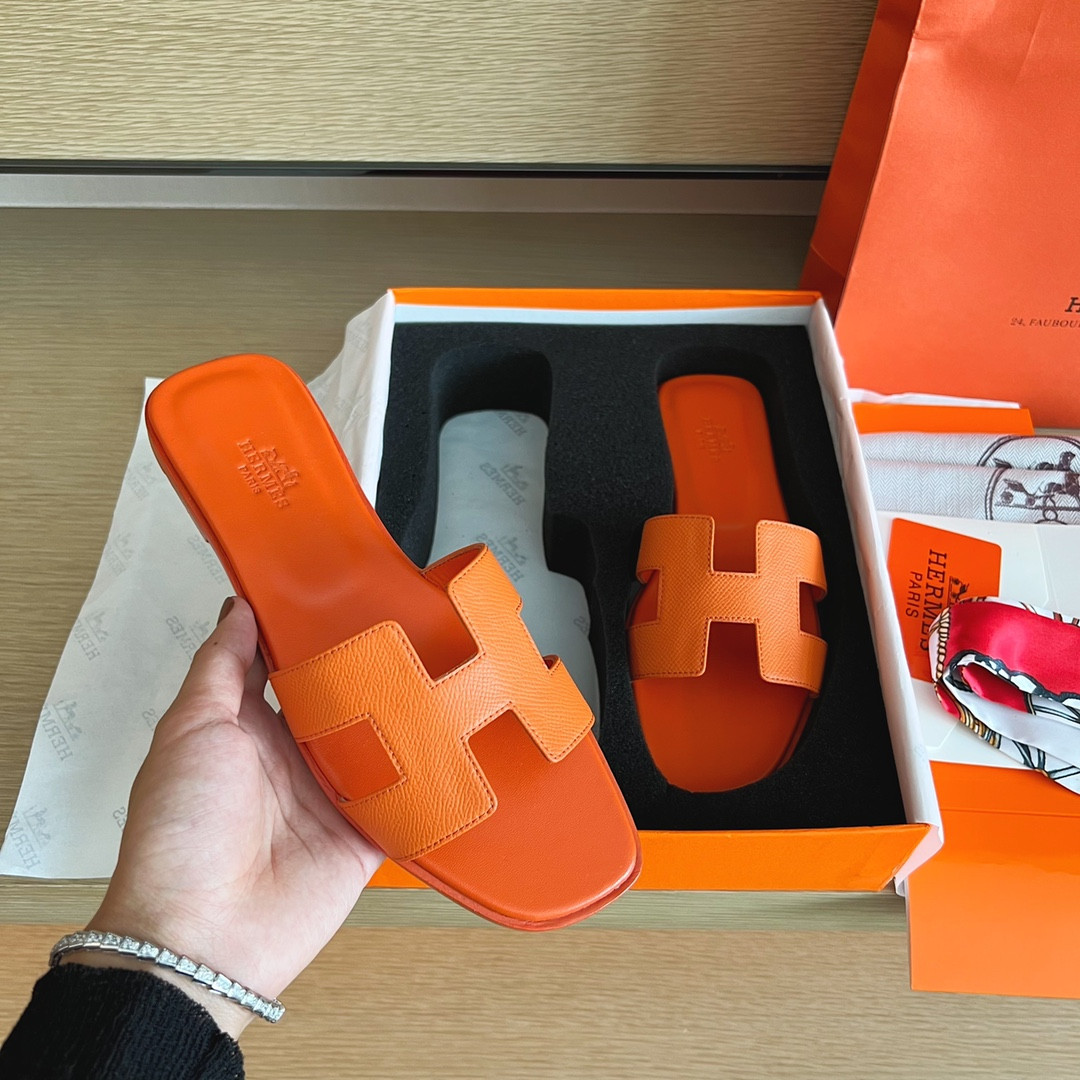 ua H**me5 oran sandal