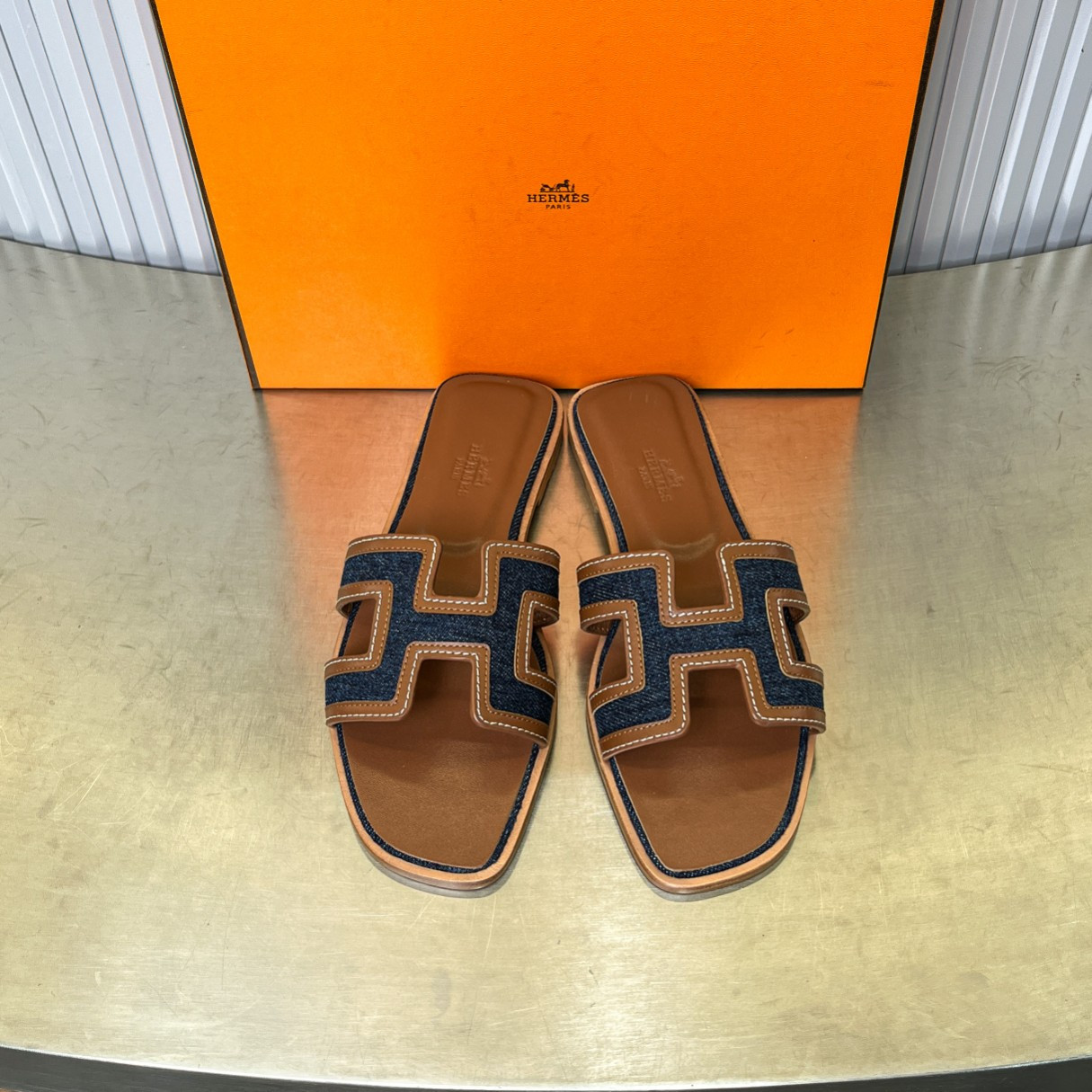 ua H**me5 oran sandal