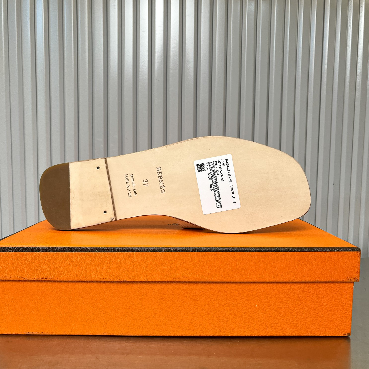 ua H**me5 oran sandal