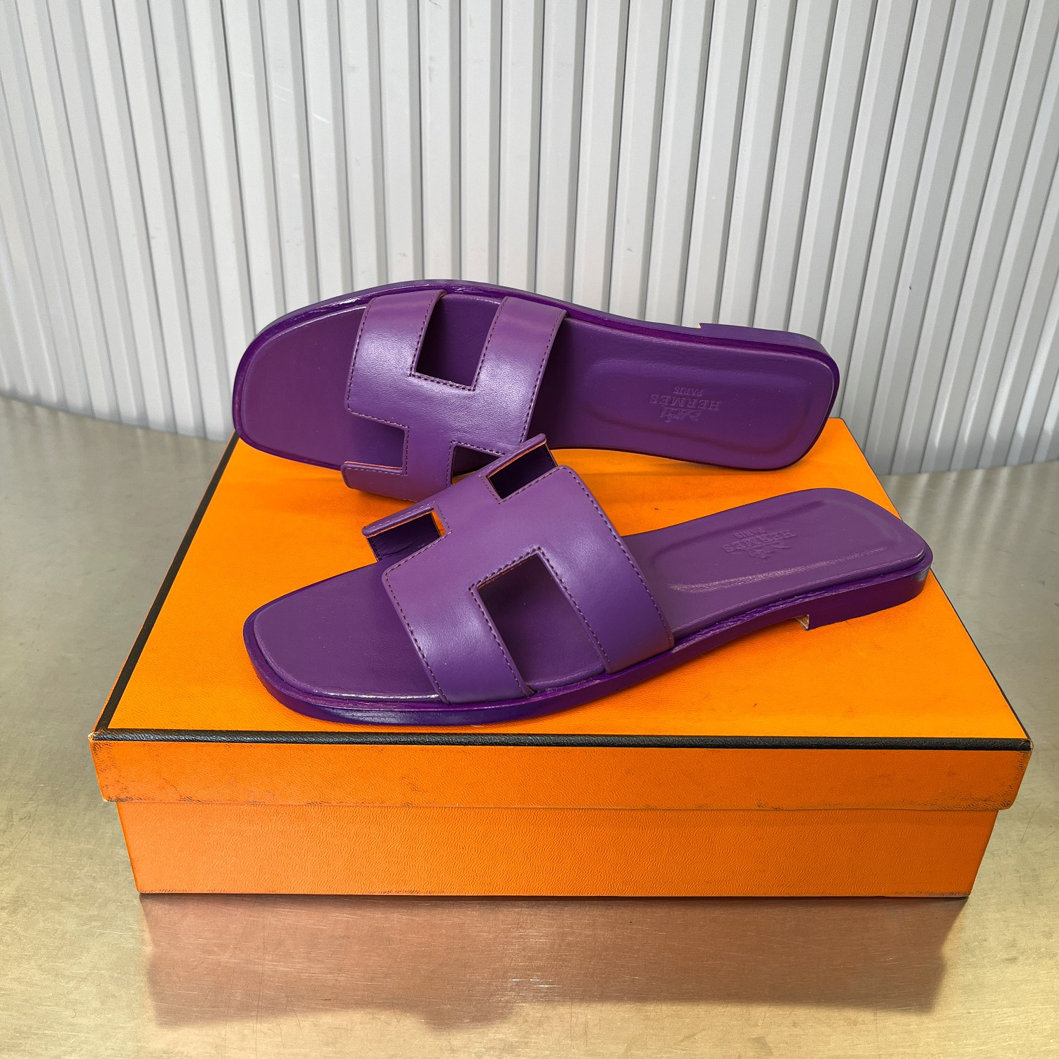 ua H**me5 oran sandal