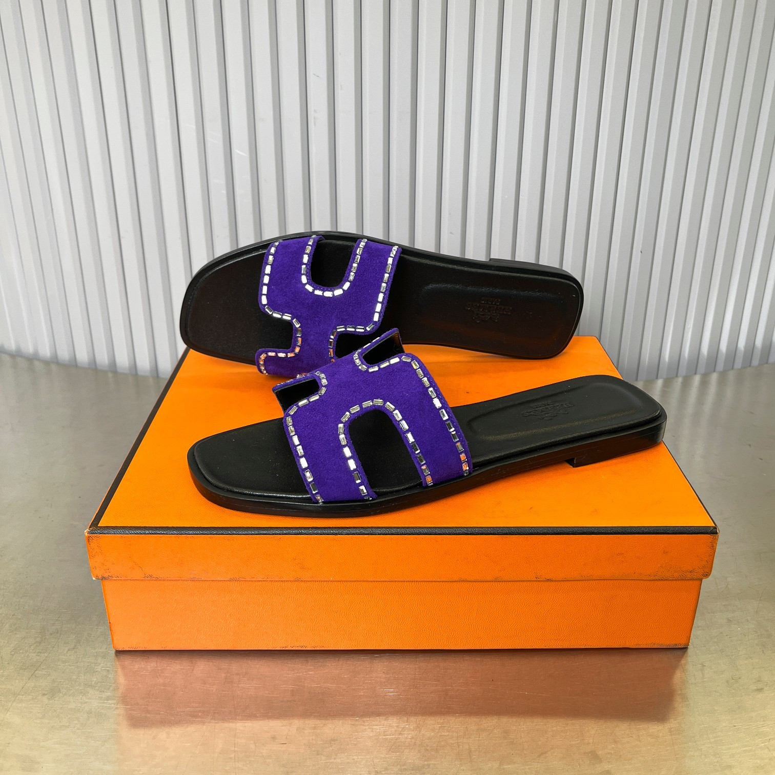 ua H**me5 oran sandal