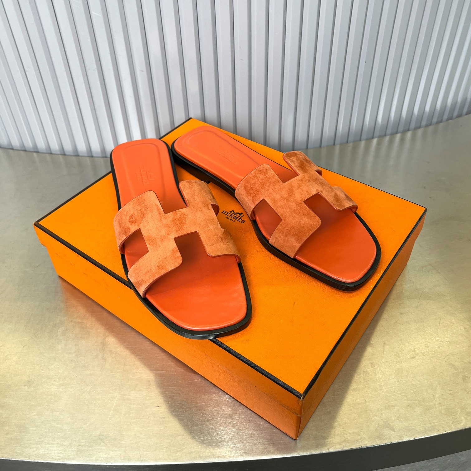 ua H**me5 oran sandal
