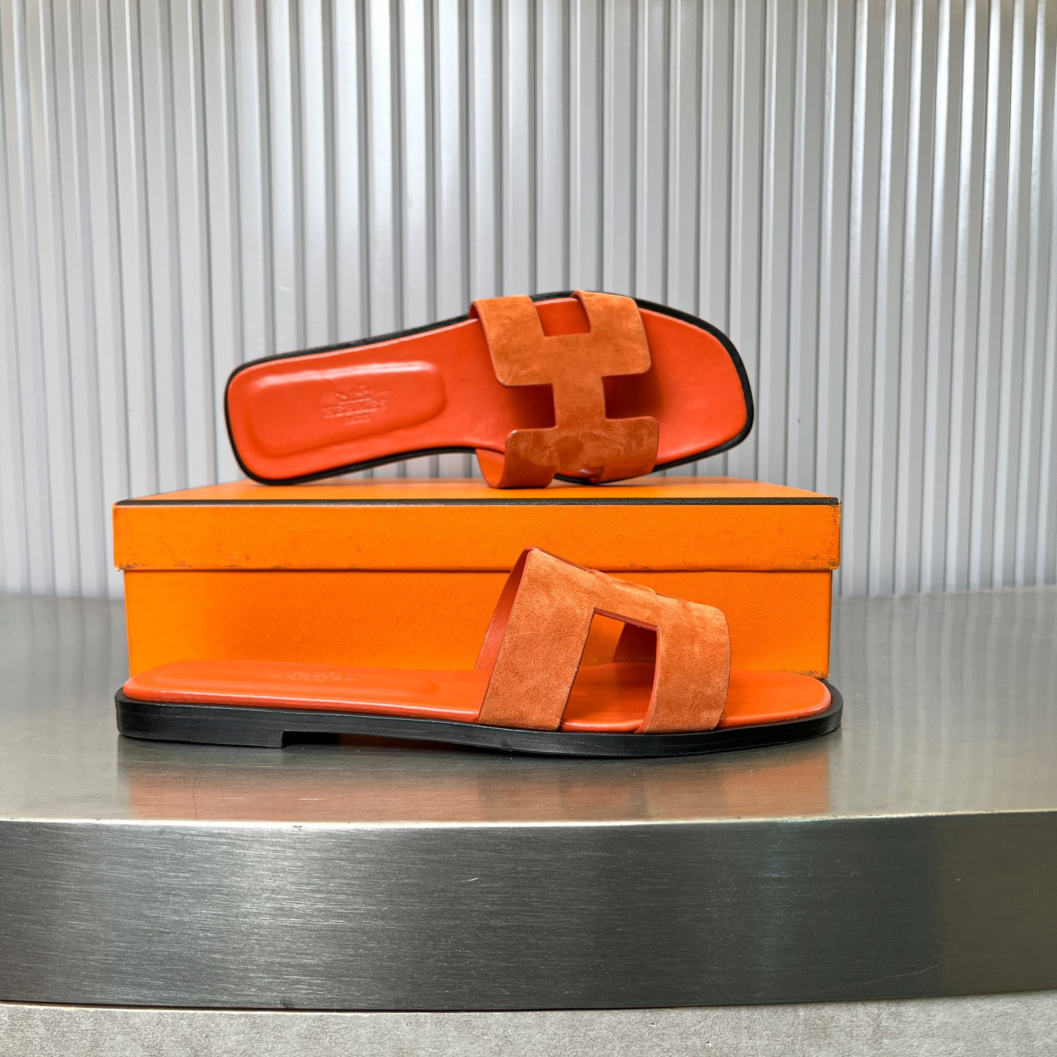 ua H**me5 oran sandal