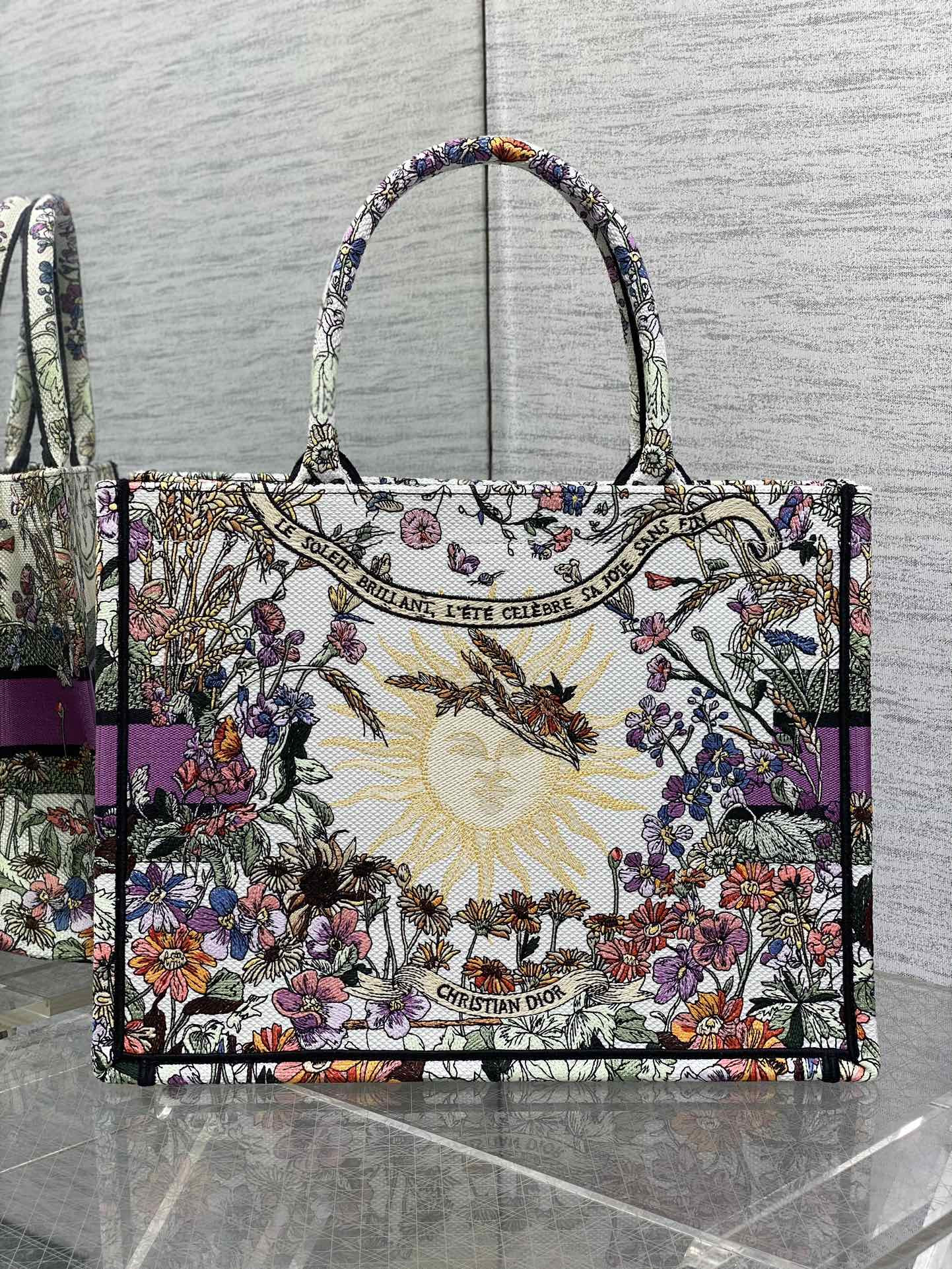 medium D*or book tote ecru multicolor D*or 4 saisons Été soleil embroidery 36 x 27.5 x 16.5 cm