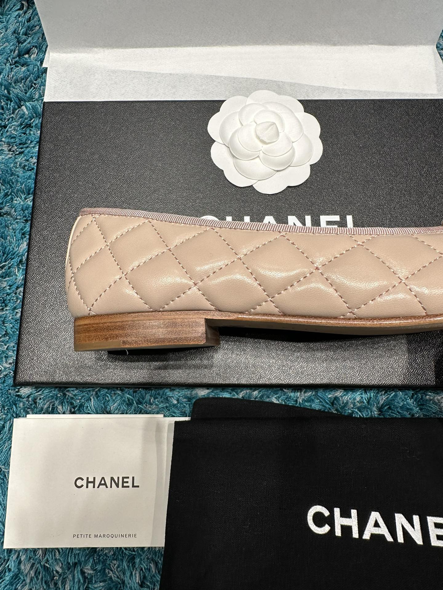 ua Ch*el ballet flats