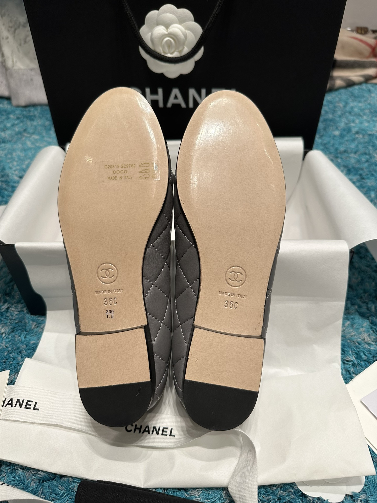 ua Ch*el ballet flats