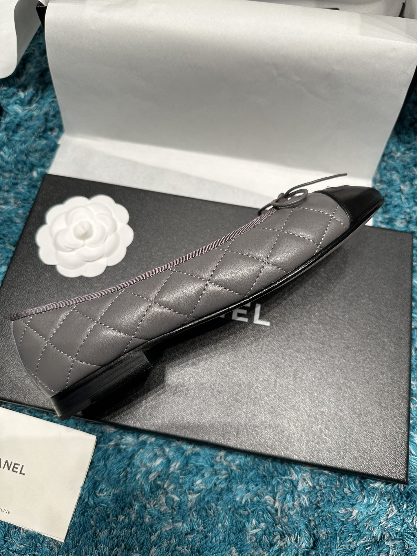 ua Ch*el ballet flats