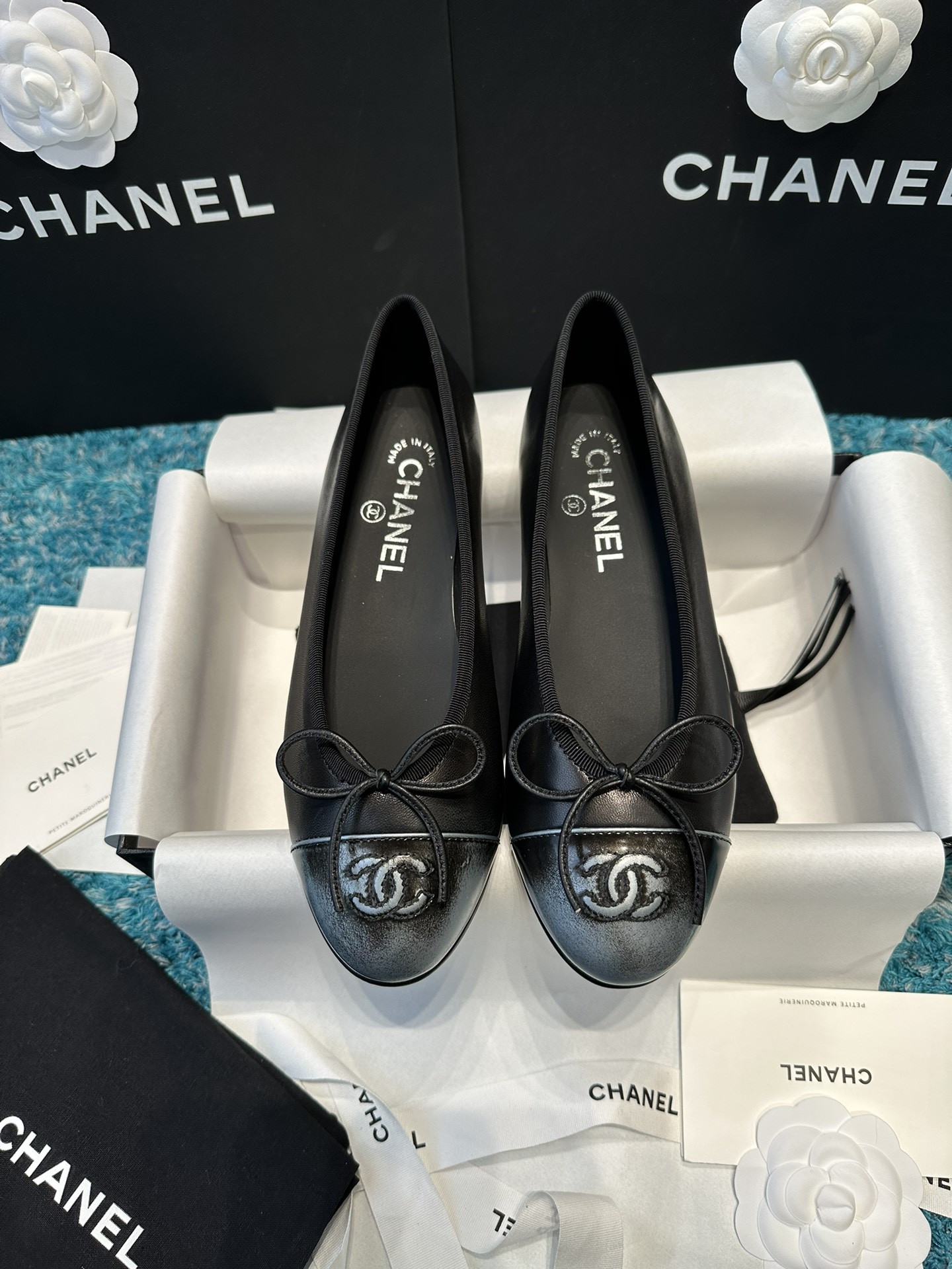 ua Ch*el ballet flats