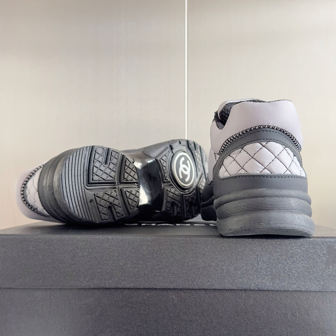 ua Ch*el sneaker