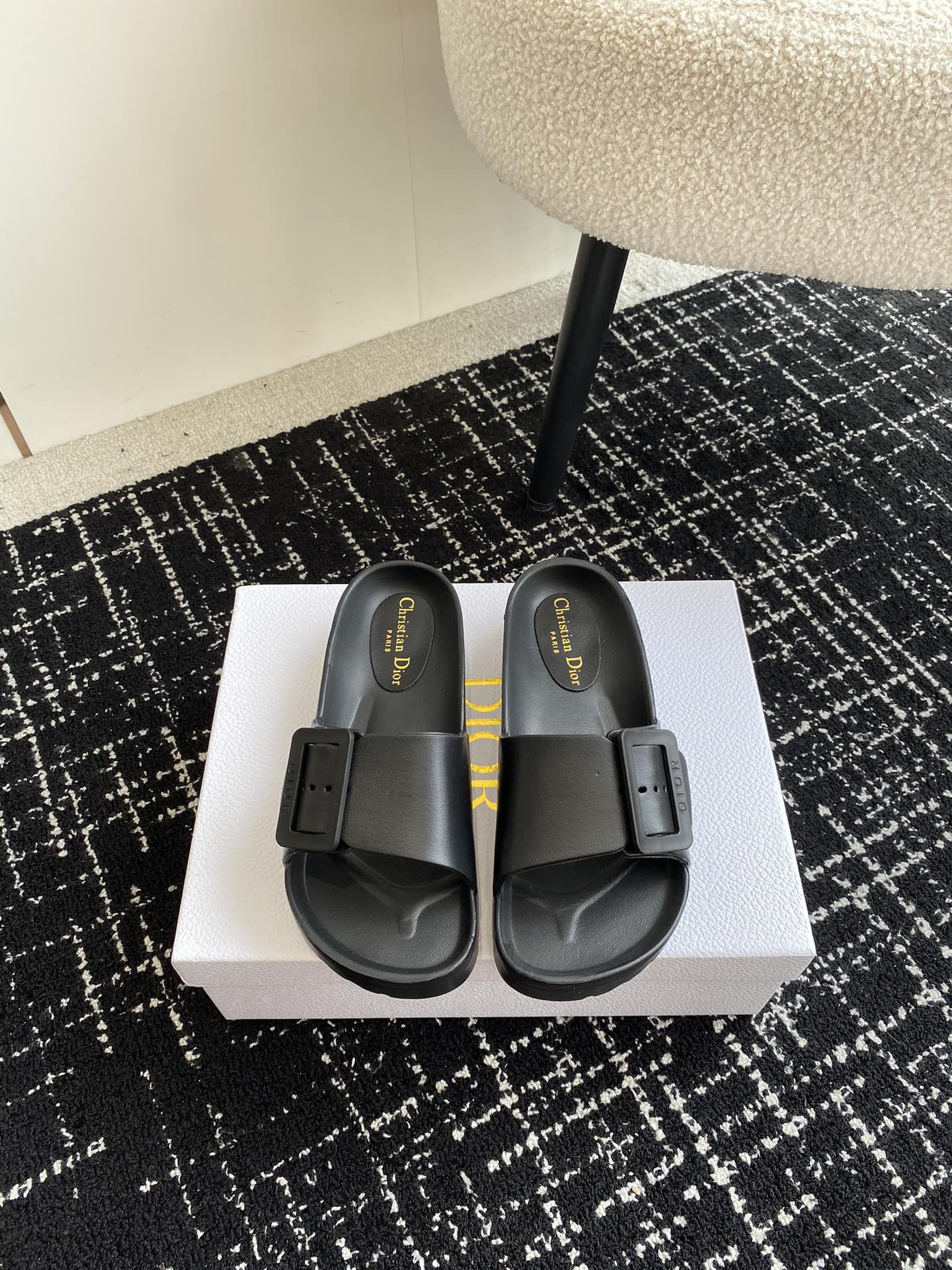 ua D*or slide black