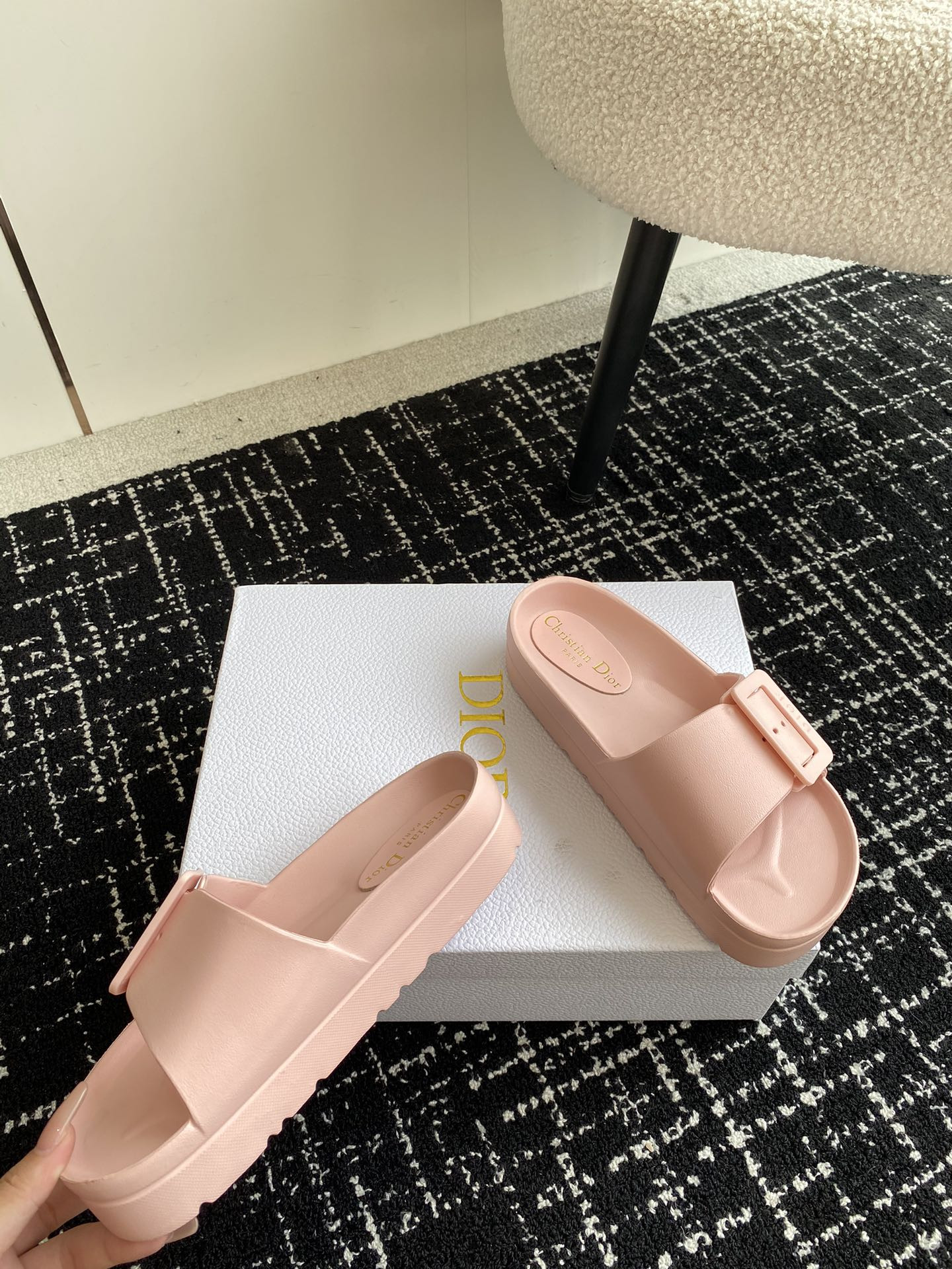 ua D*or slide