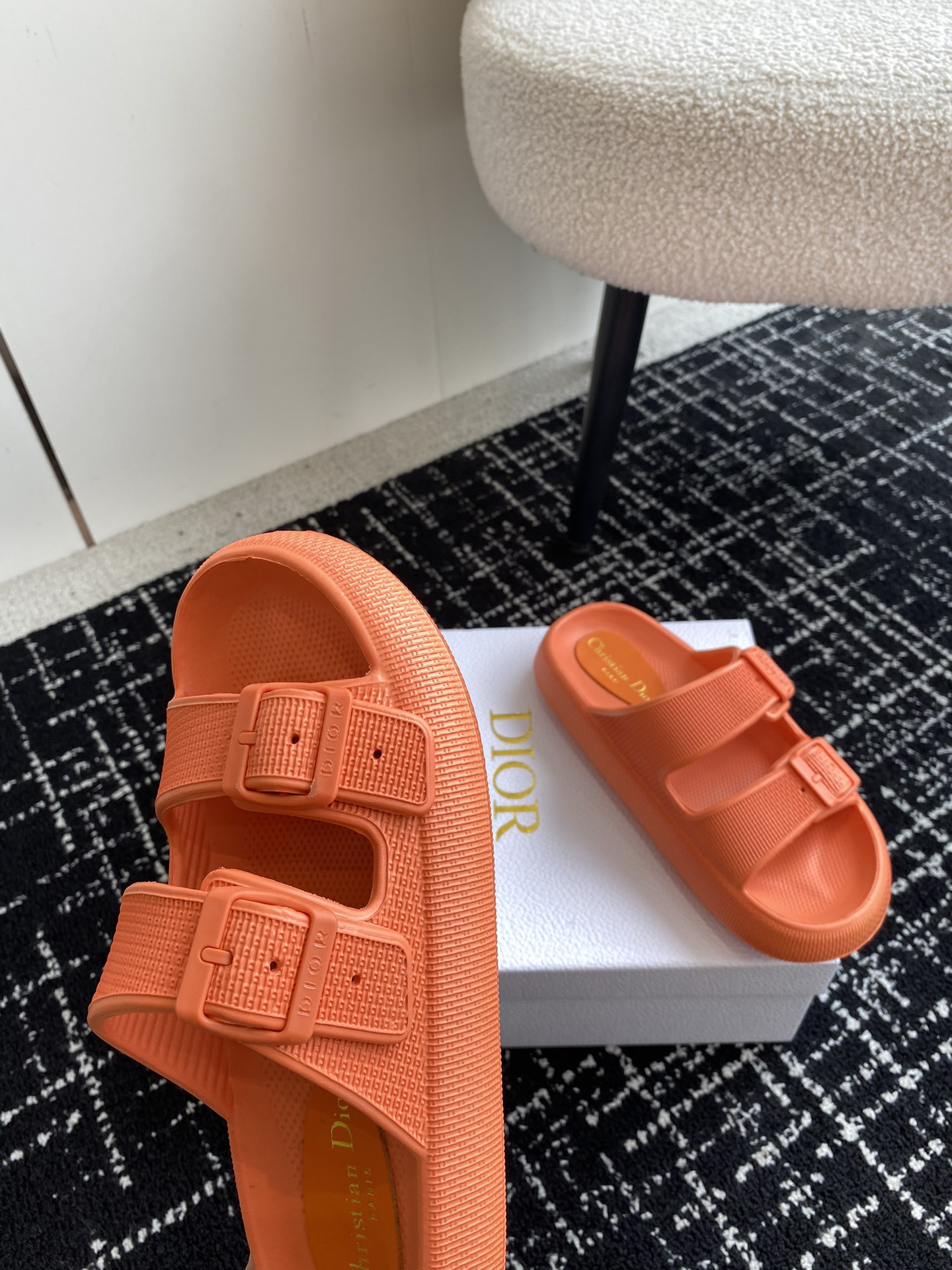 ua D*or slide