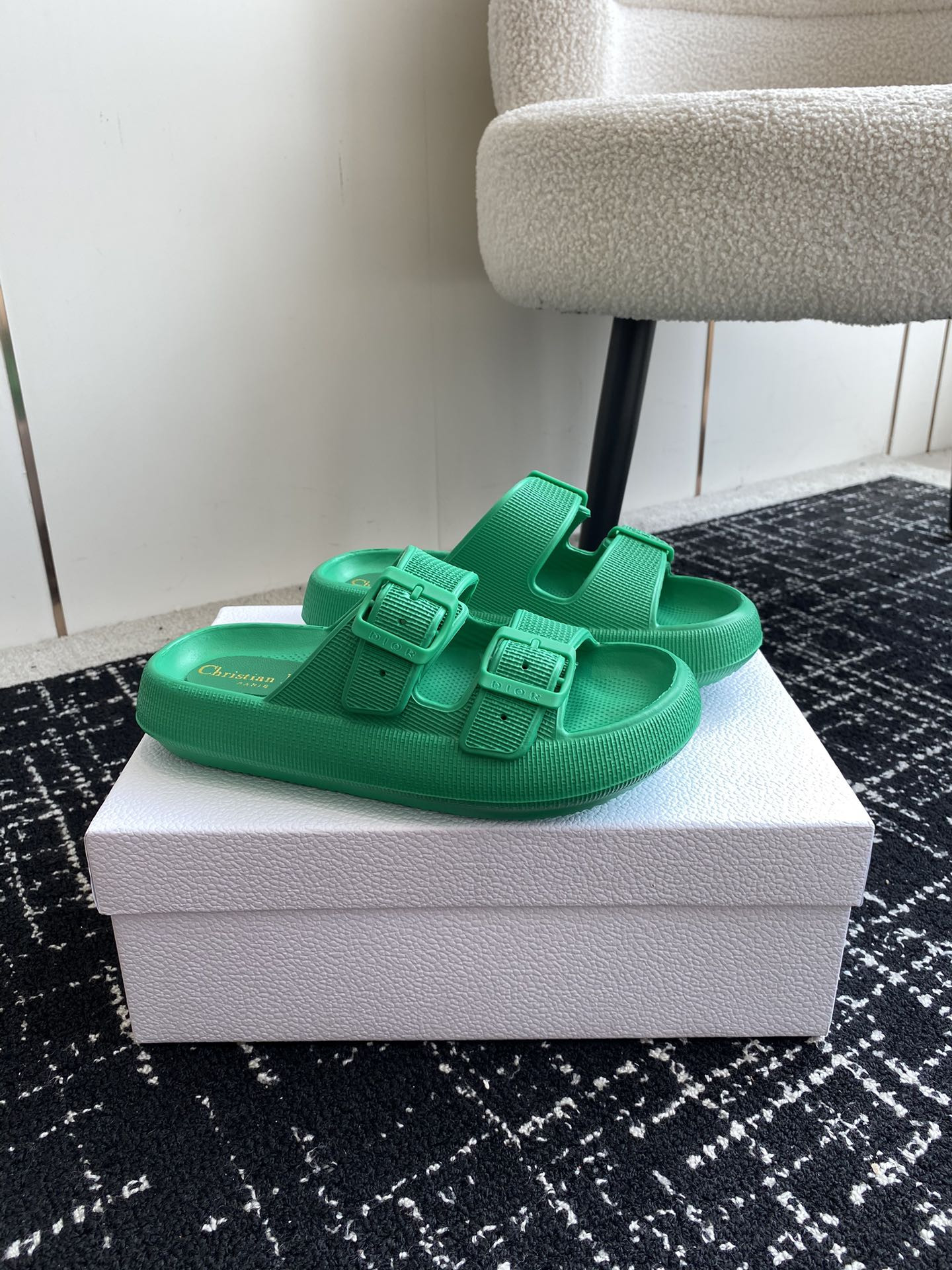 ua D*or slide
