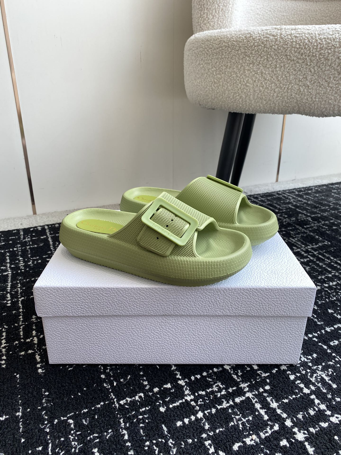 ua D*or slide