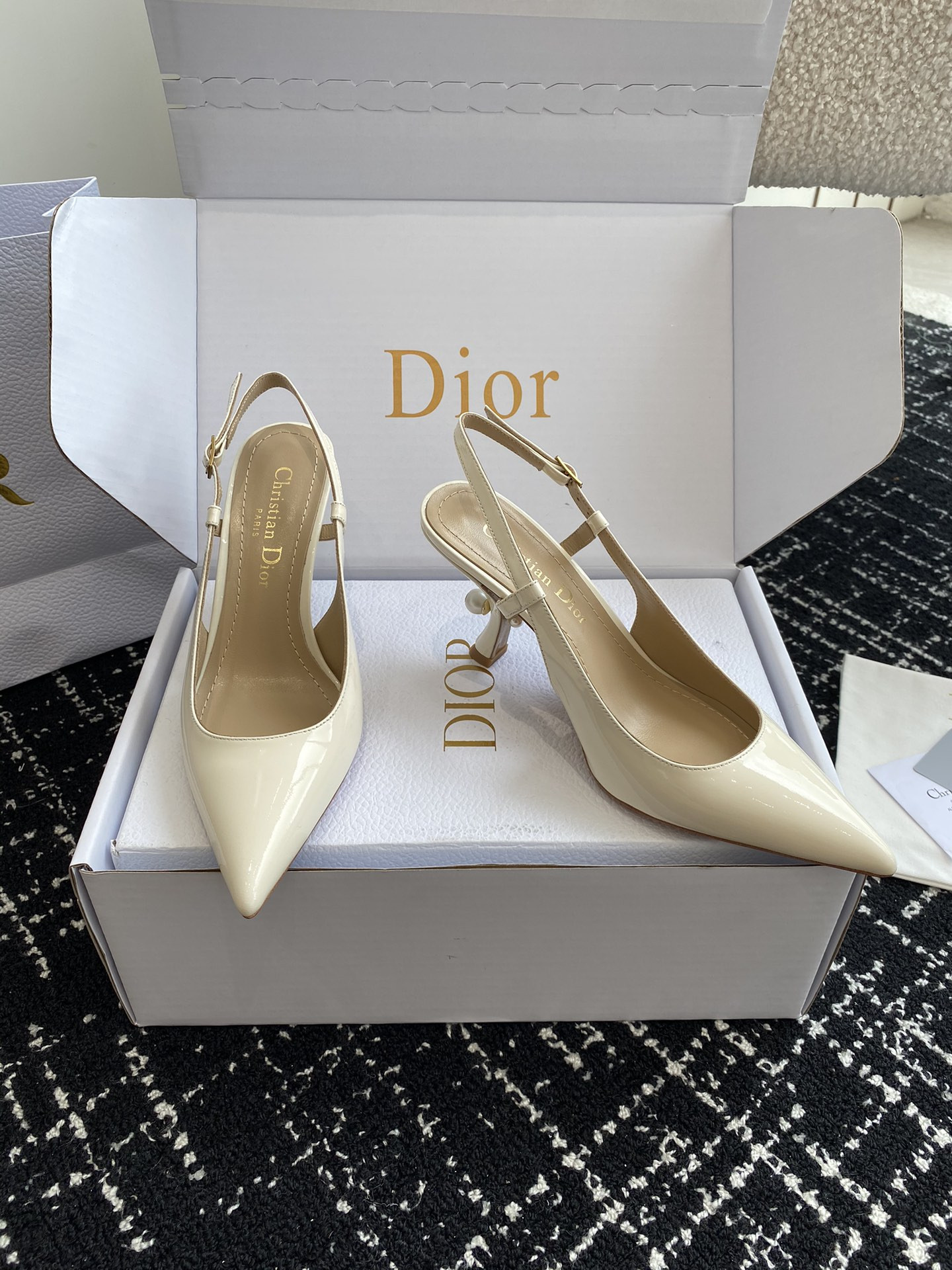 ua D*or tribales slingback pump