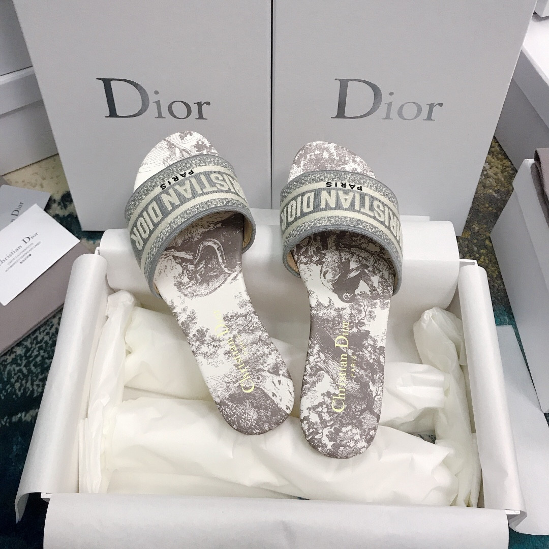 ua D*or dway slide