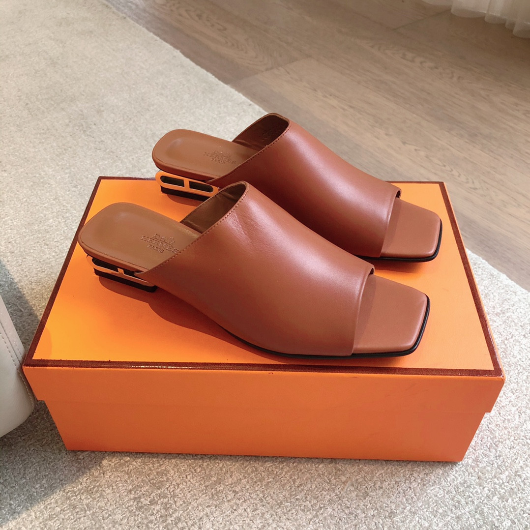 ua H**me5 sandal