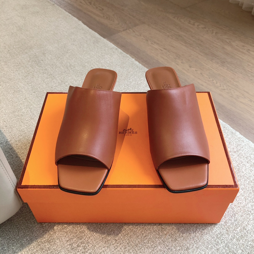 ua H**me5 sandal