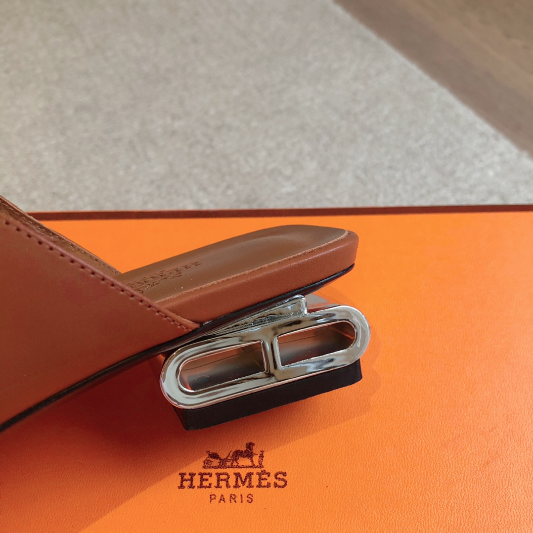 ua H**me5 sandal