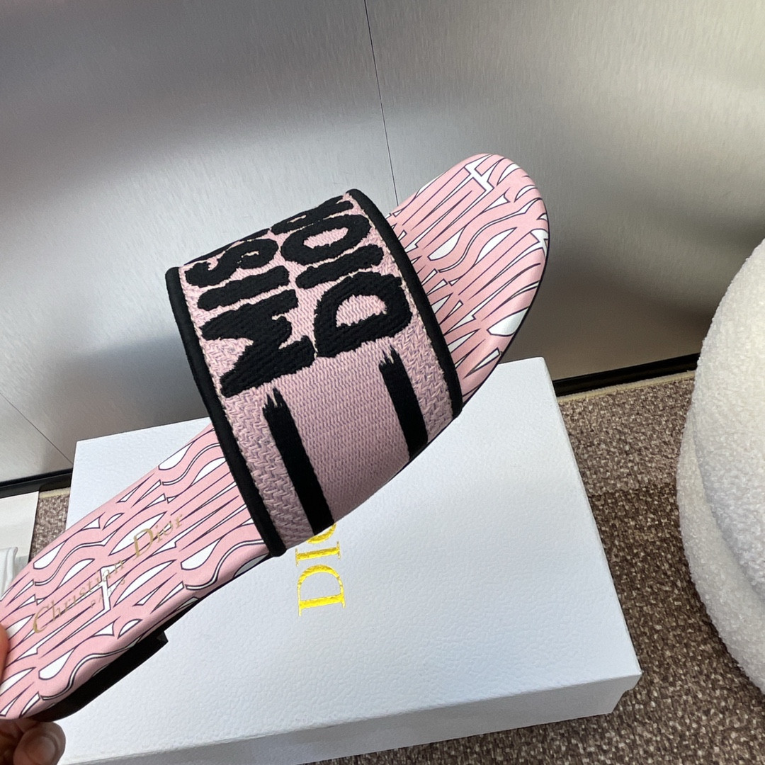 ua D*or dway slide