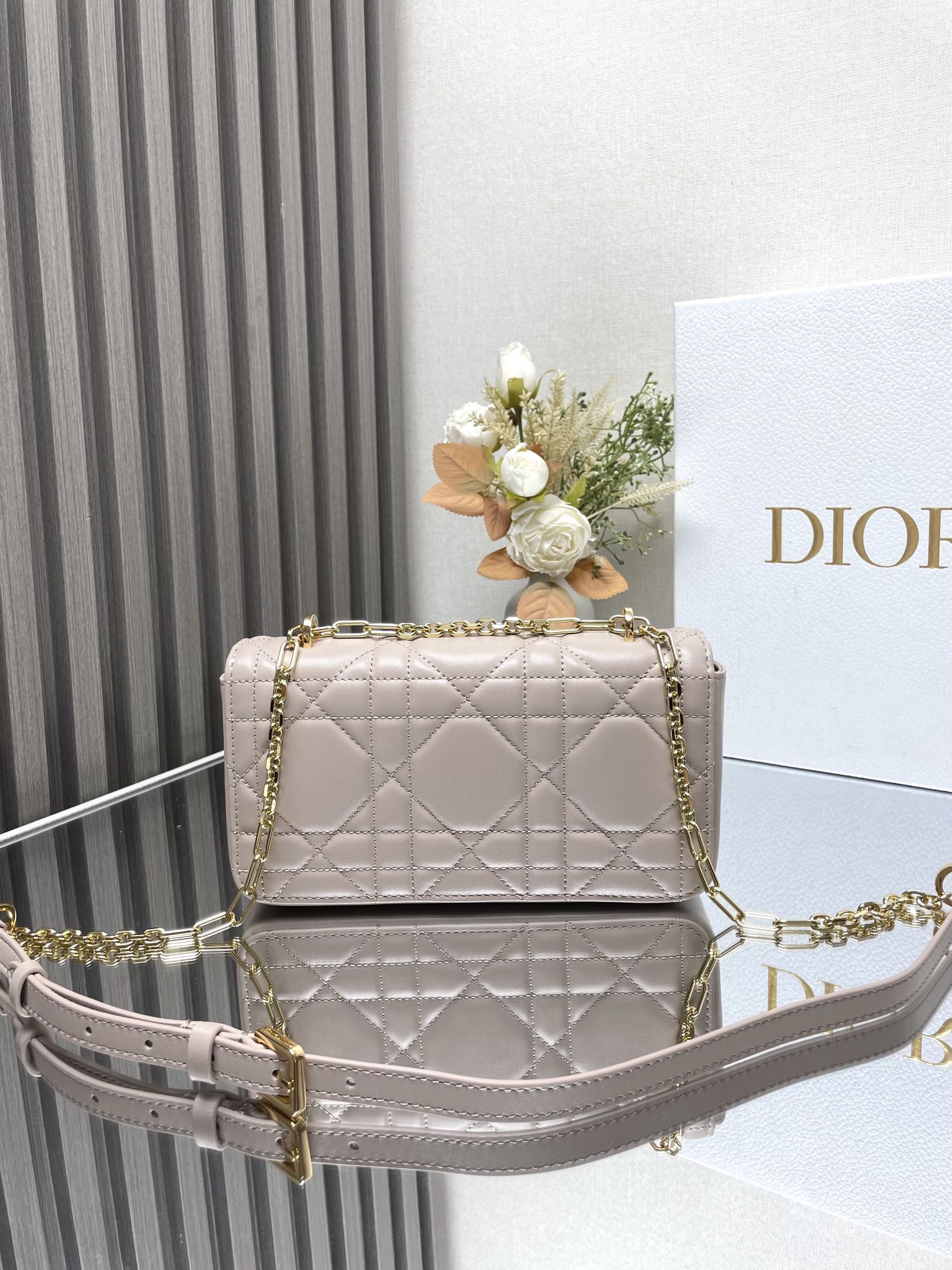 D*or miss daisy mini bag 22 x 12.5 x 4 cm