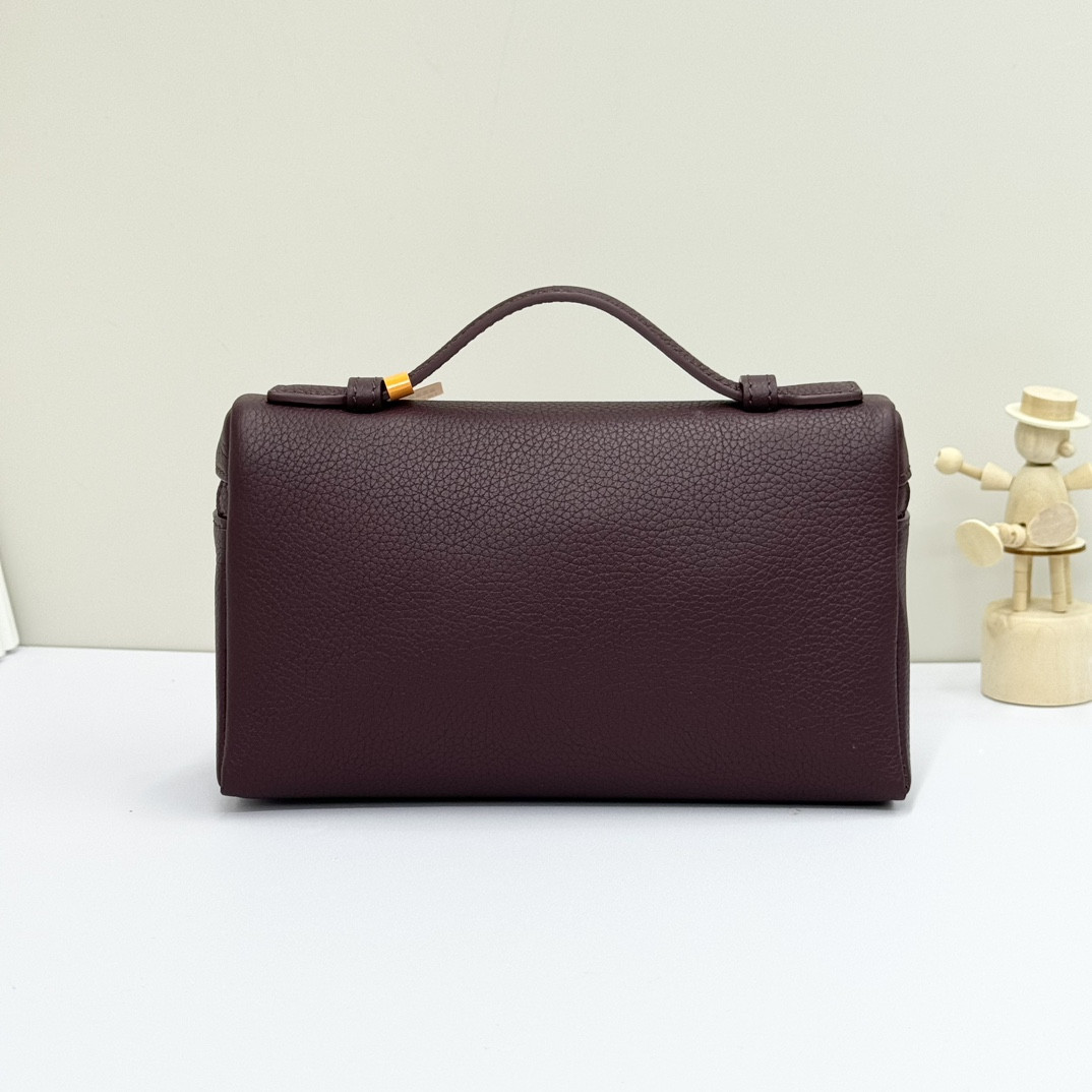 L**o p*ana extra pocket l19 grained calfskin 11 x 19 x 6.5 cm