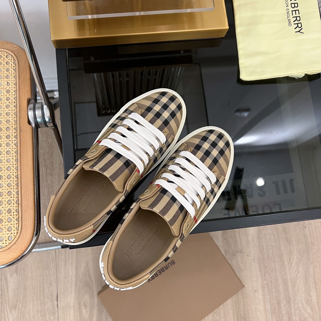 ua B**rry check sneakers