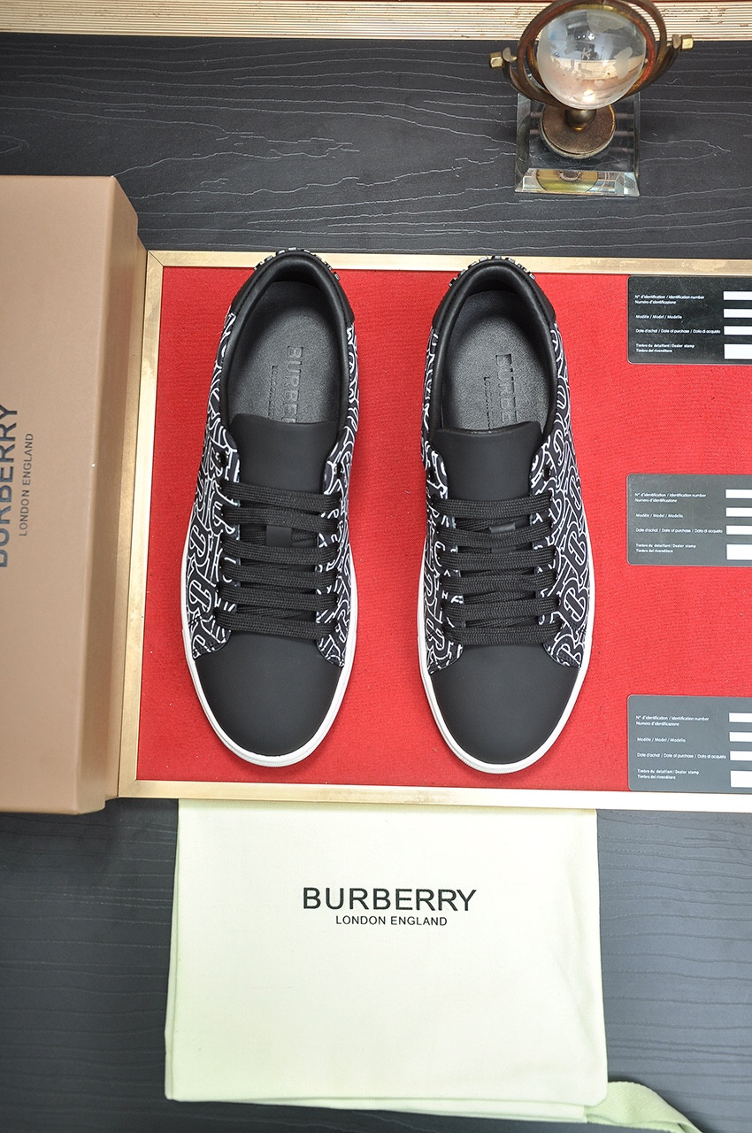 ua B**rry sneakers