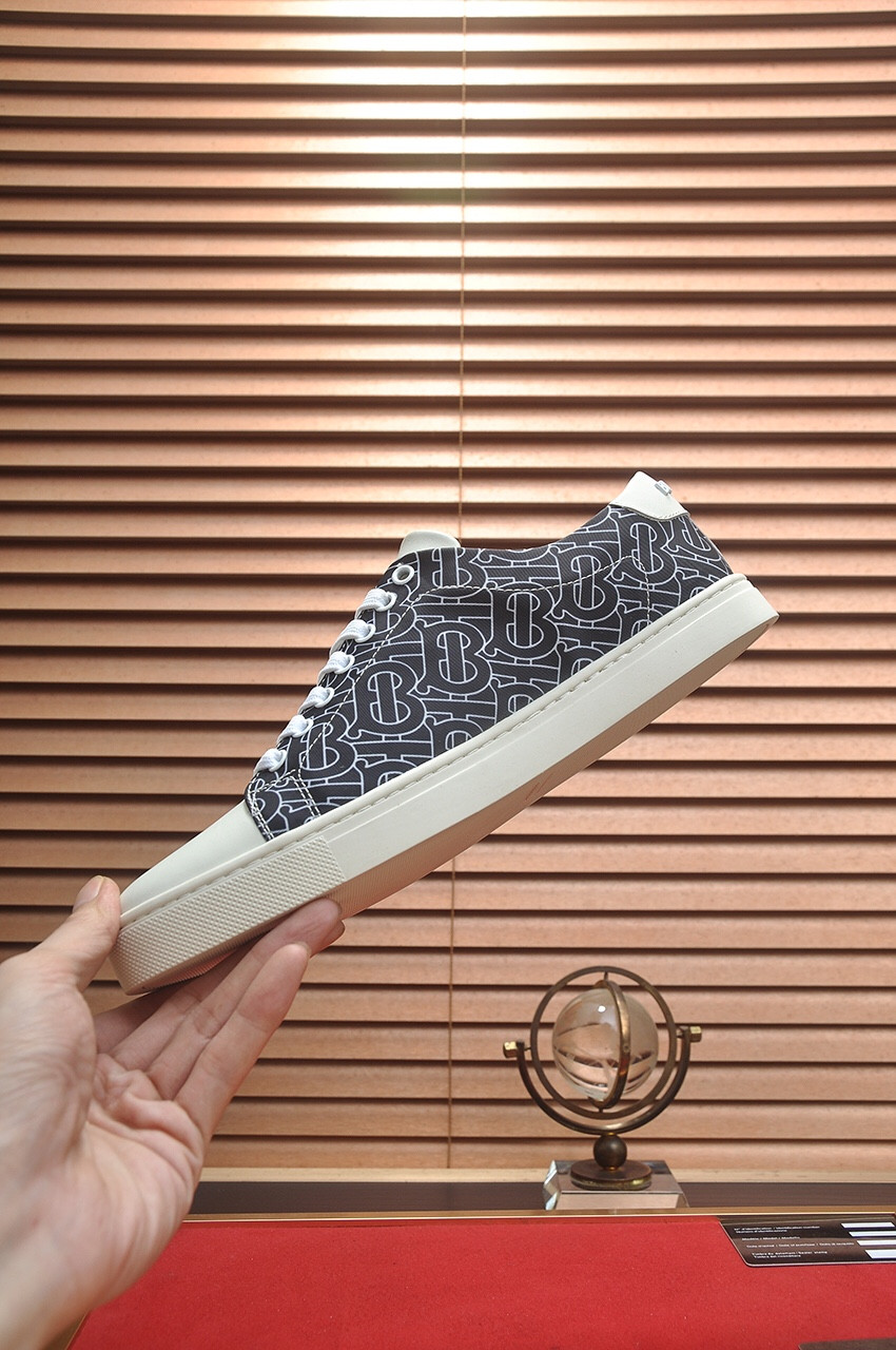 ua B**rry sneakers