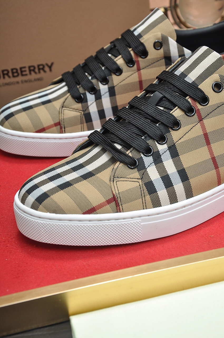 ua B**rry check sneakers