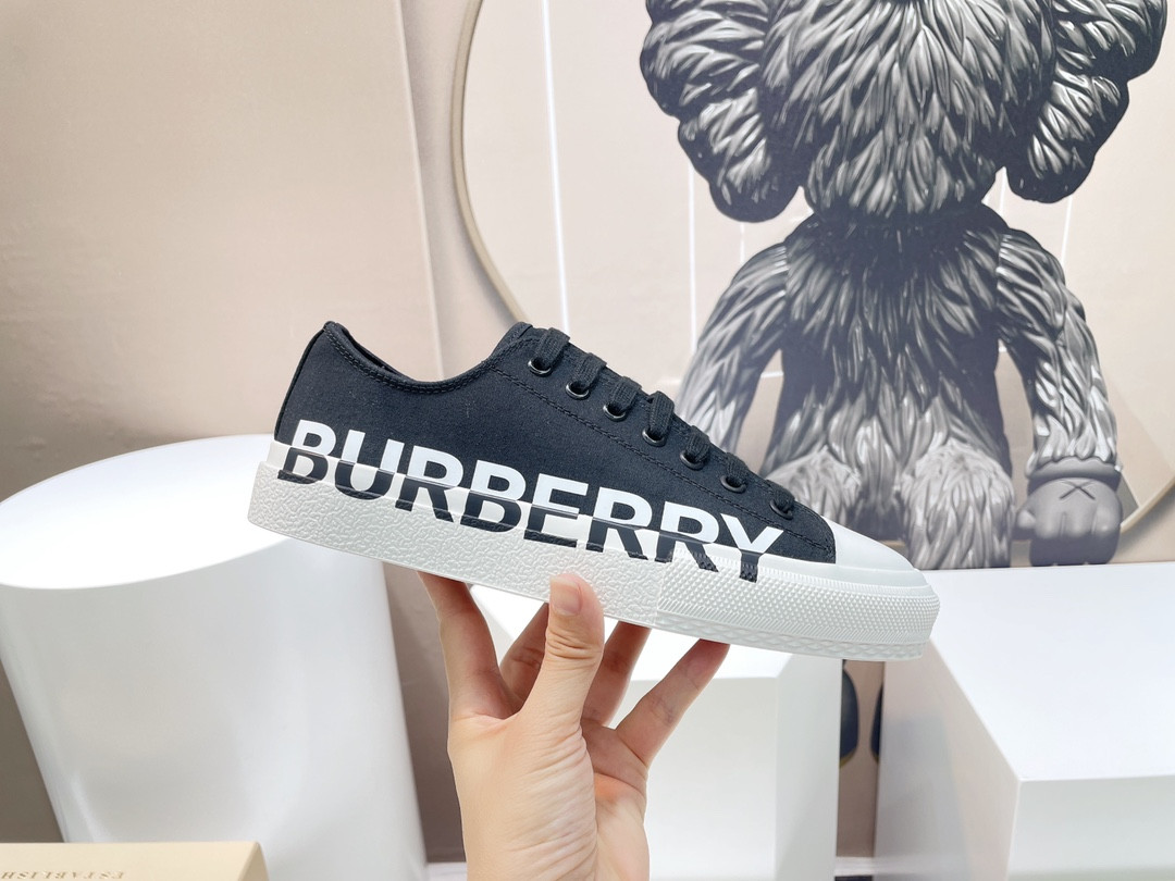ua B**rry sneakers