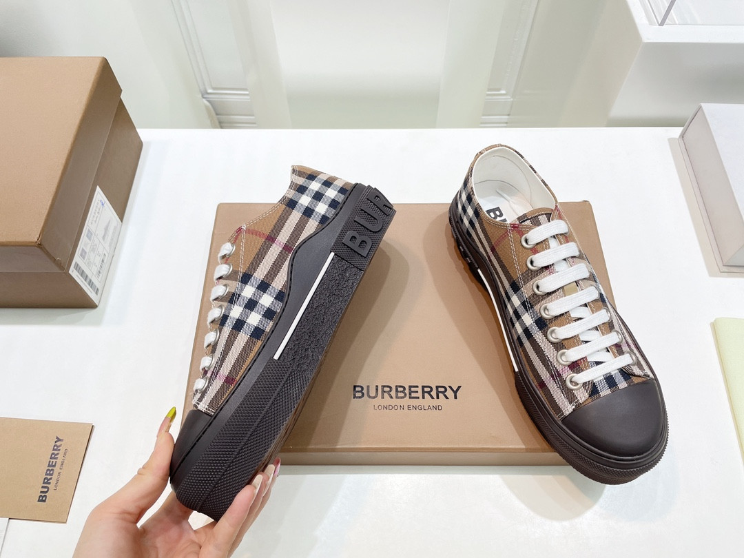 ua B**rry check sneakers