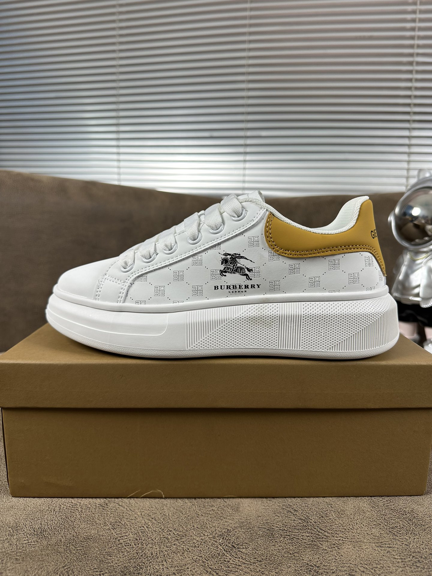 ua B**rry sneakers