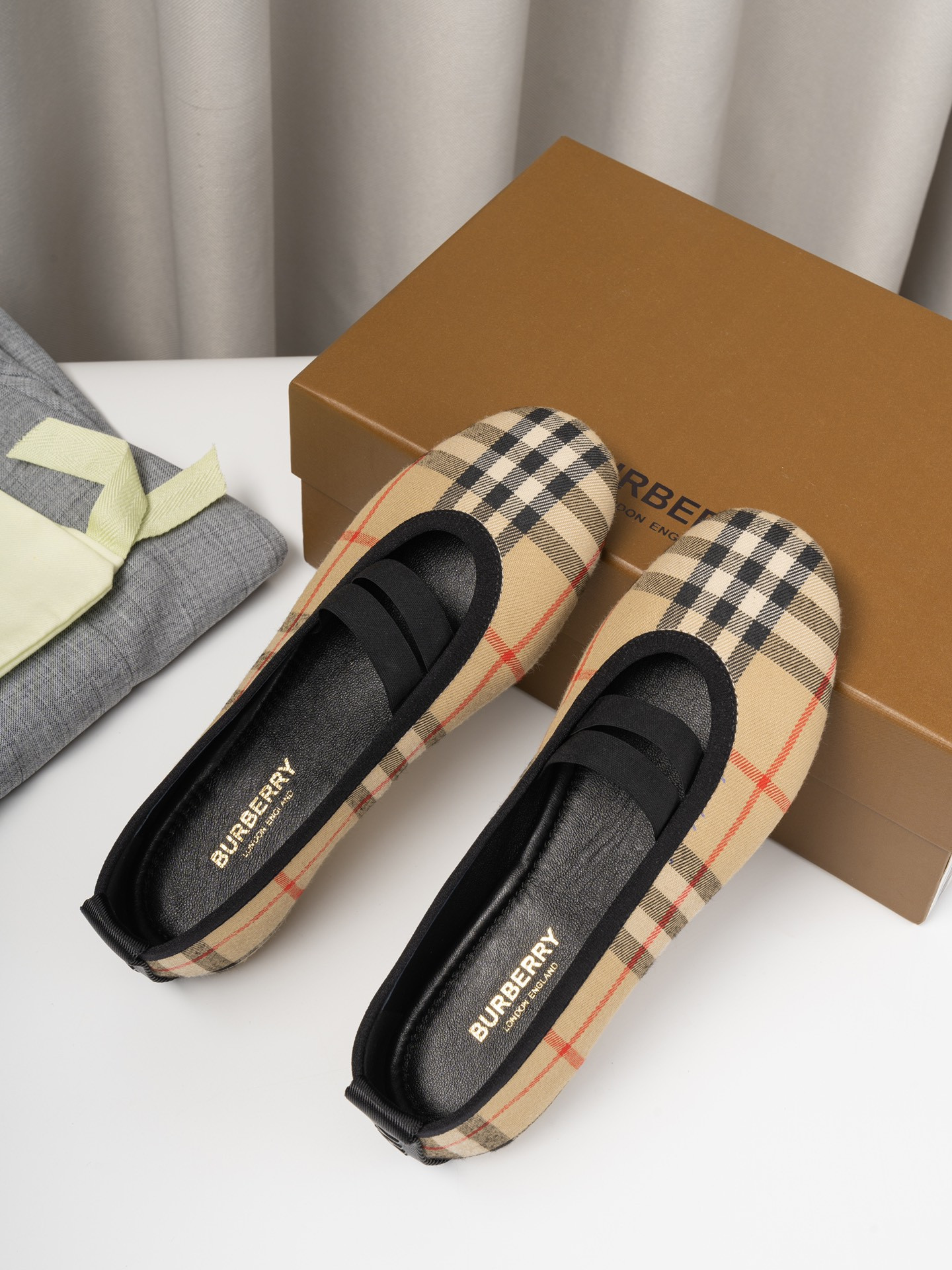ua B**rry check mary jane flats