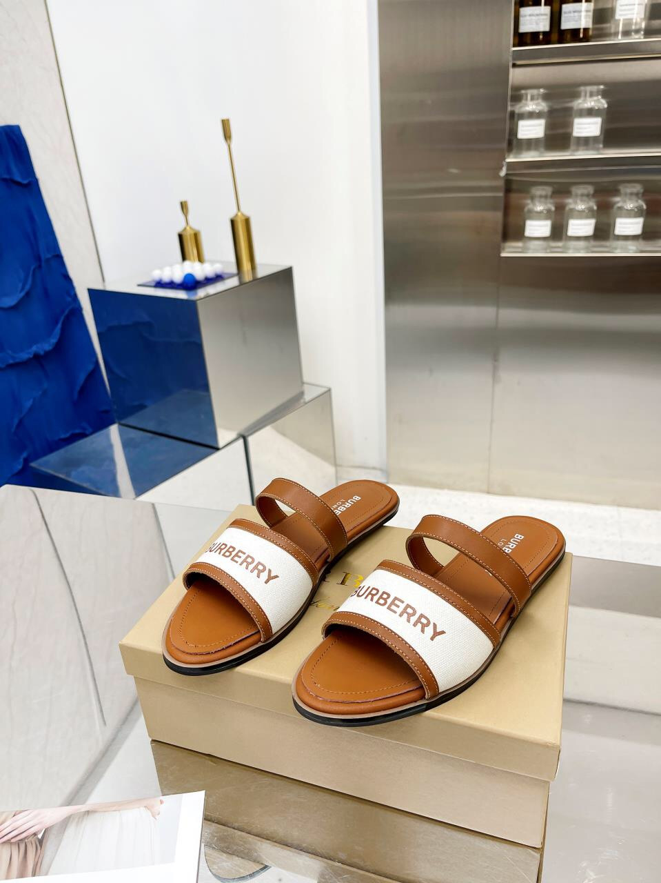 ua B**rry slides