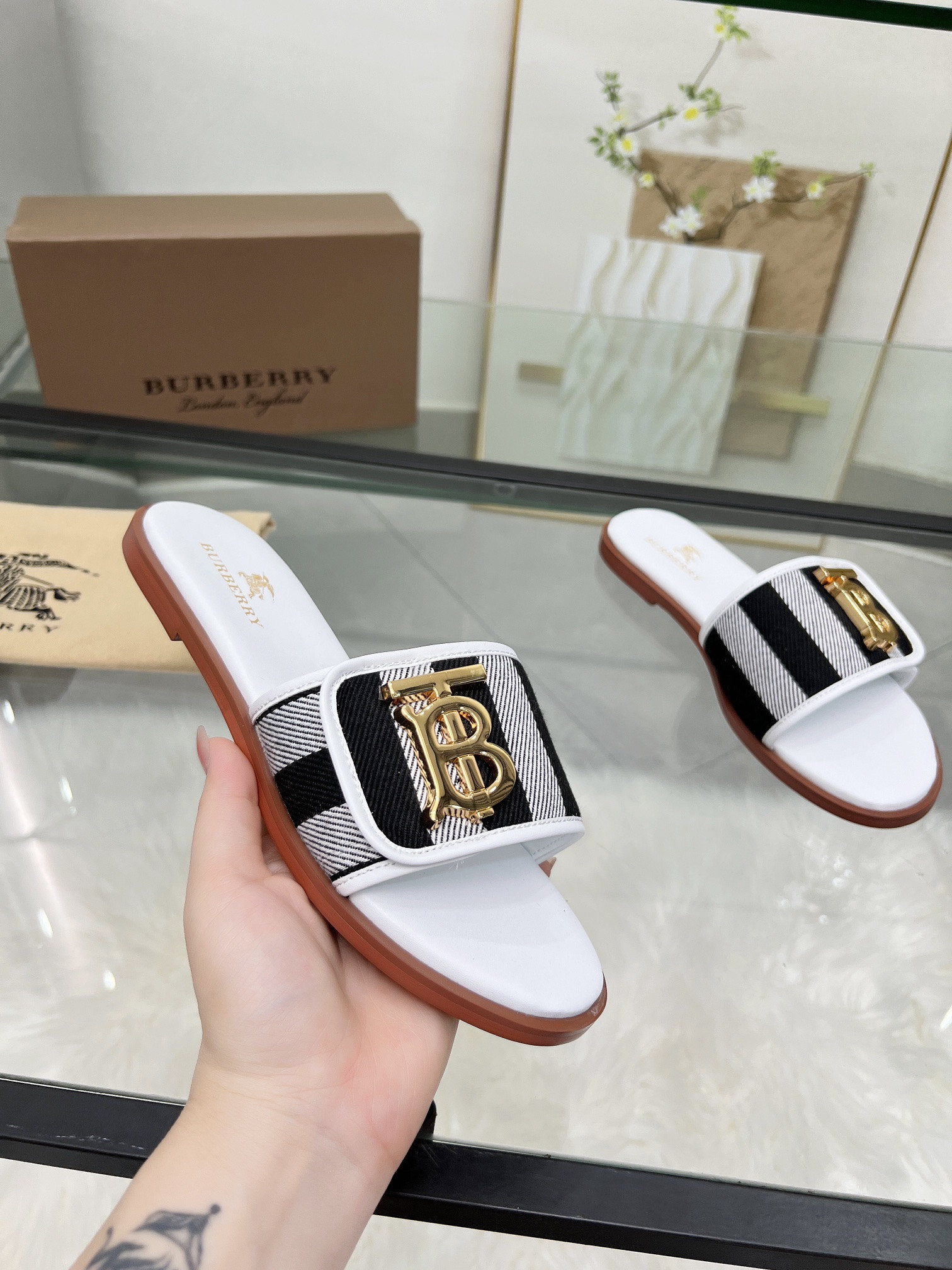 ua B**rry slides