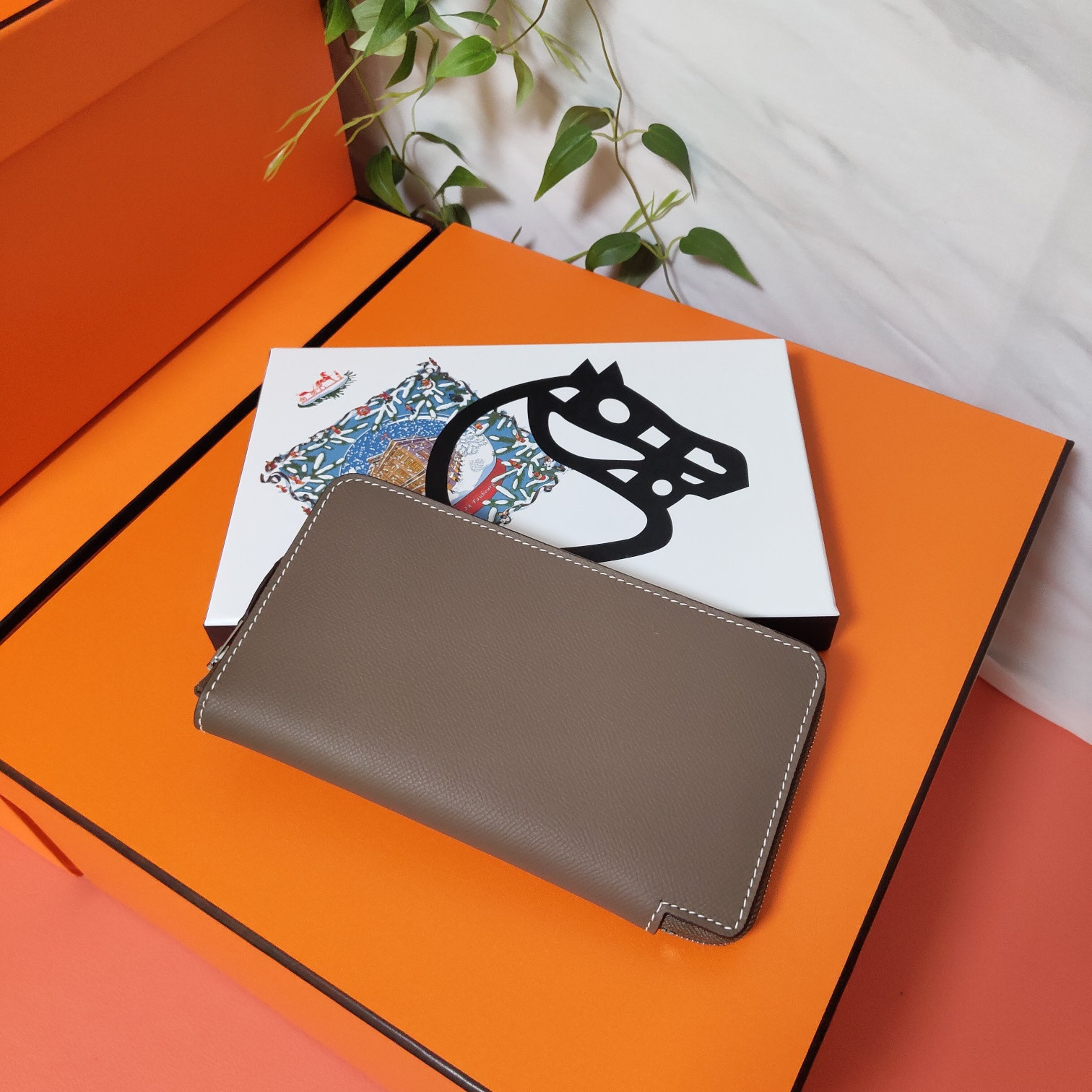 H**me5 long wallet 20x11cm