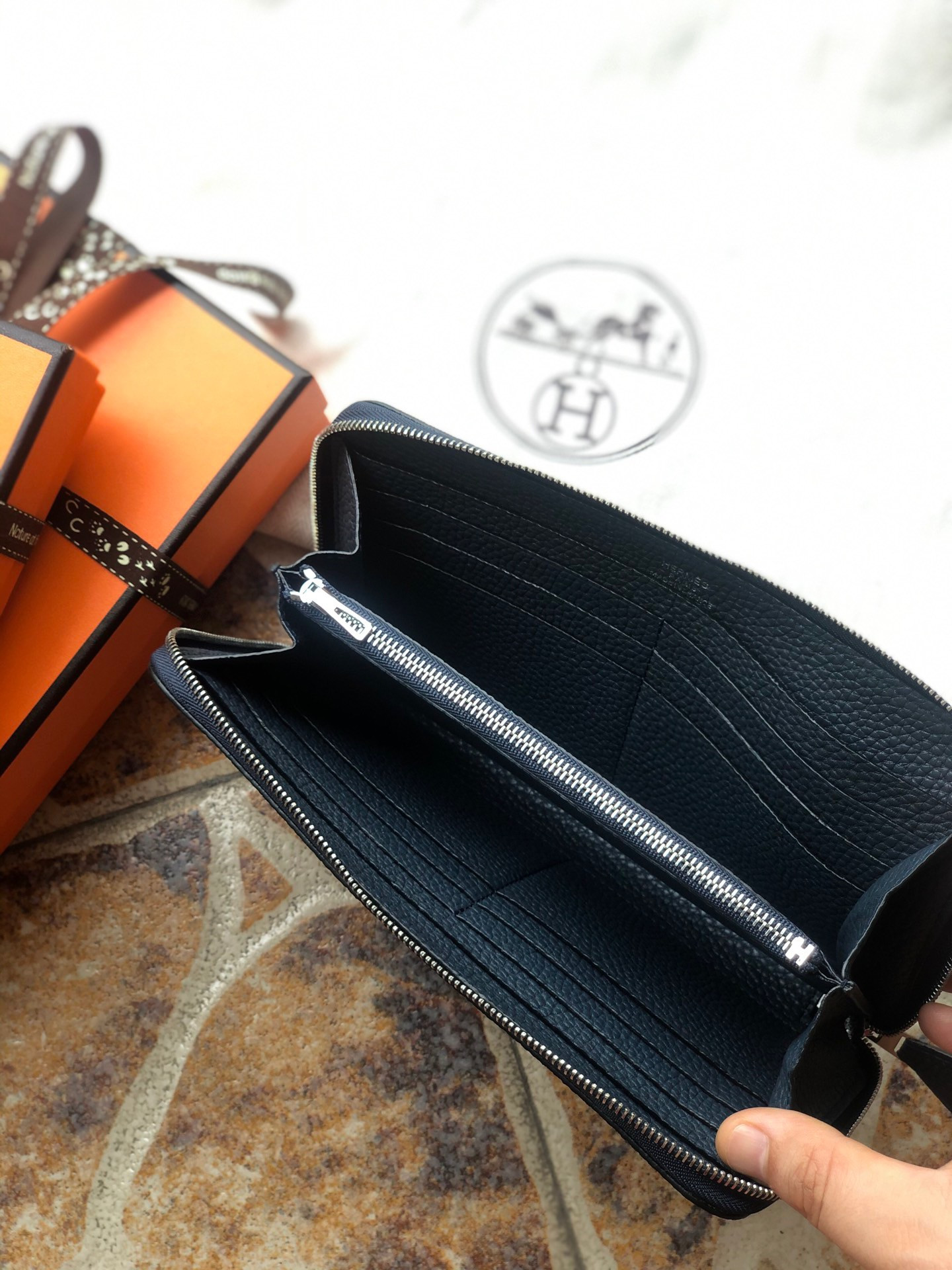 H**me5 long wallet 20x11cm