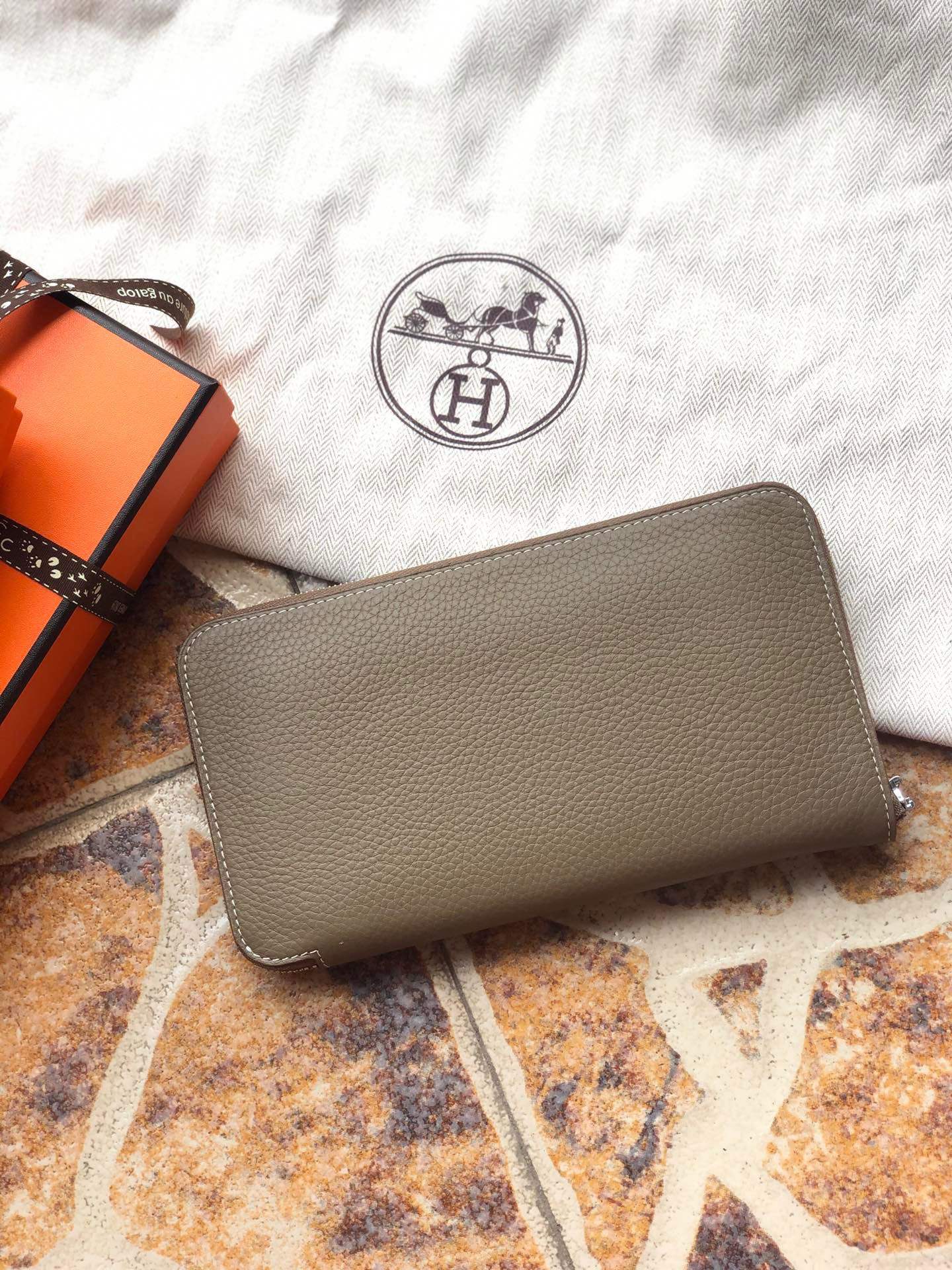 H**me5 long wallet 20x11cm