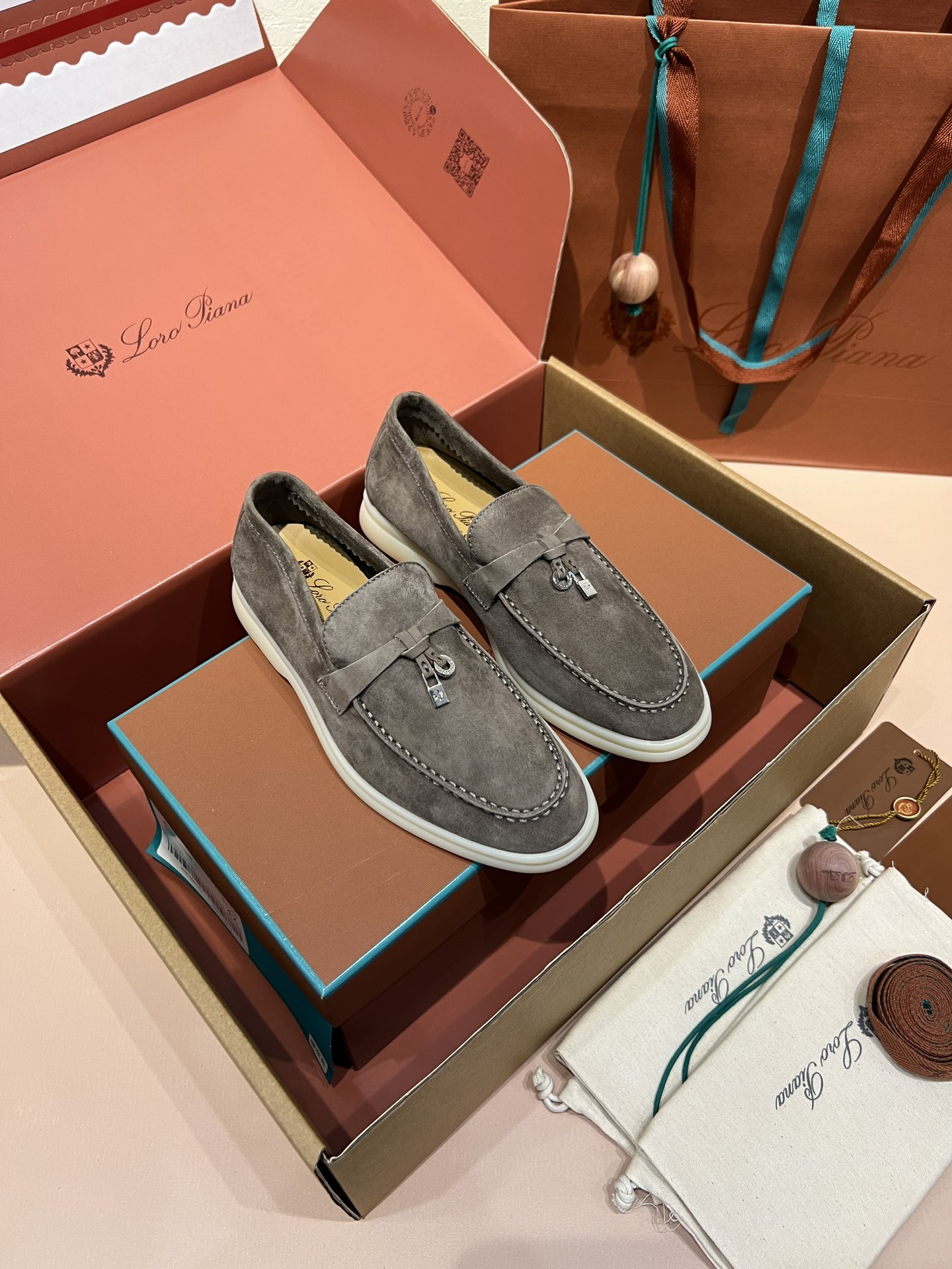 ua L**o p*ana summer charms walk loafers