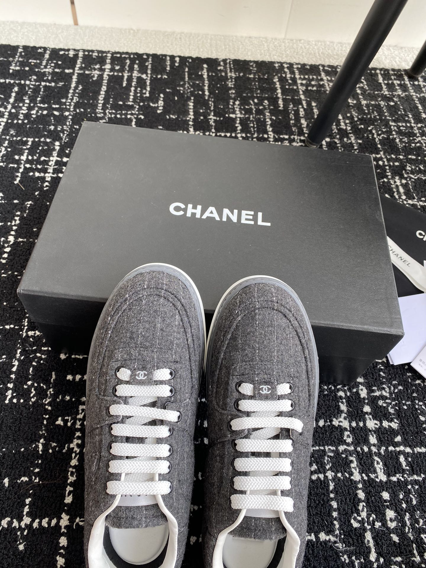 ua Ch*el sneaker