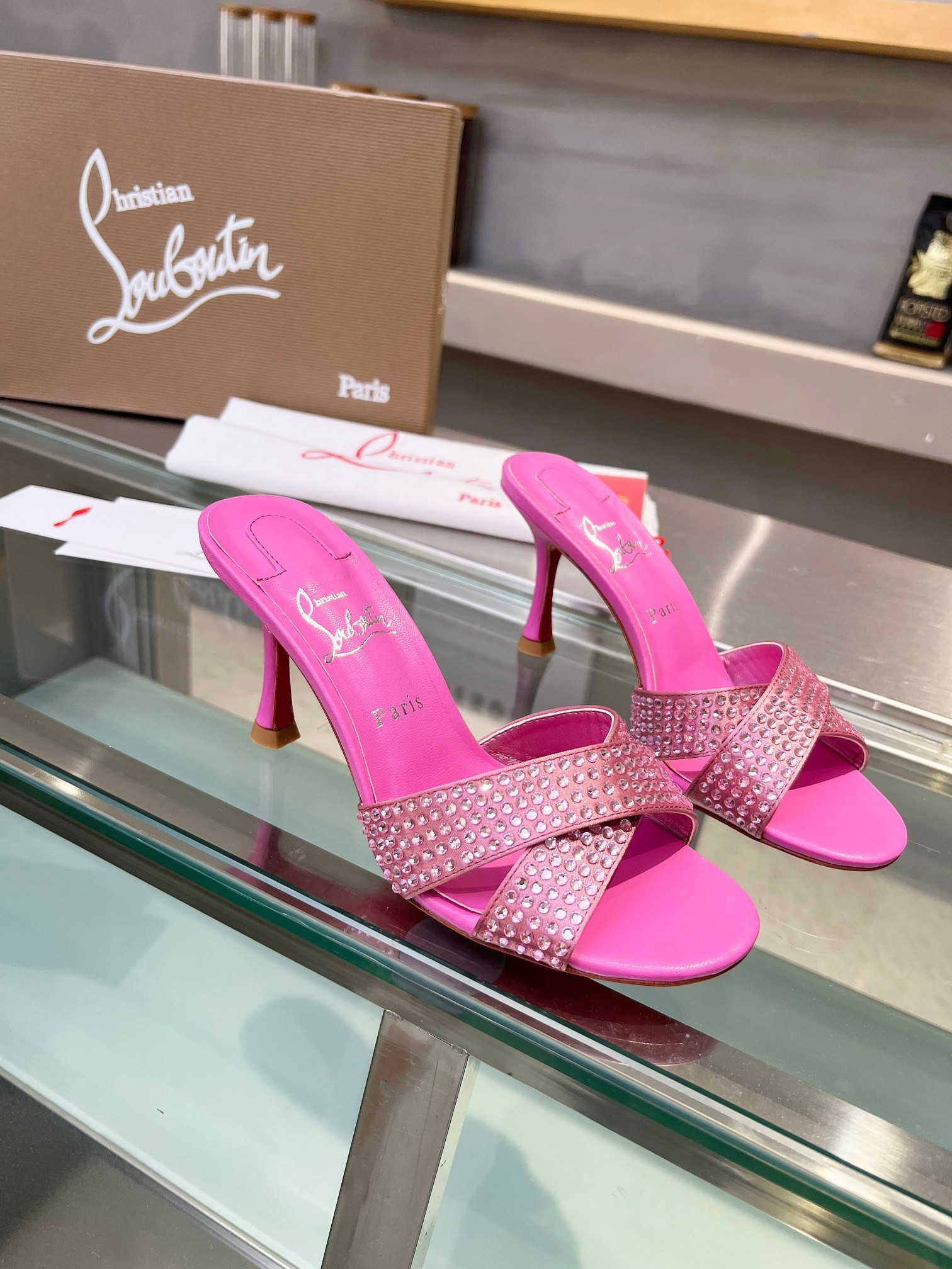 ua Ch**an louboutin cl red-bottom shoes