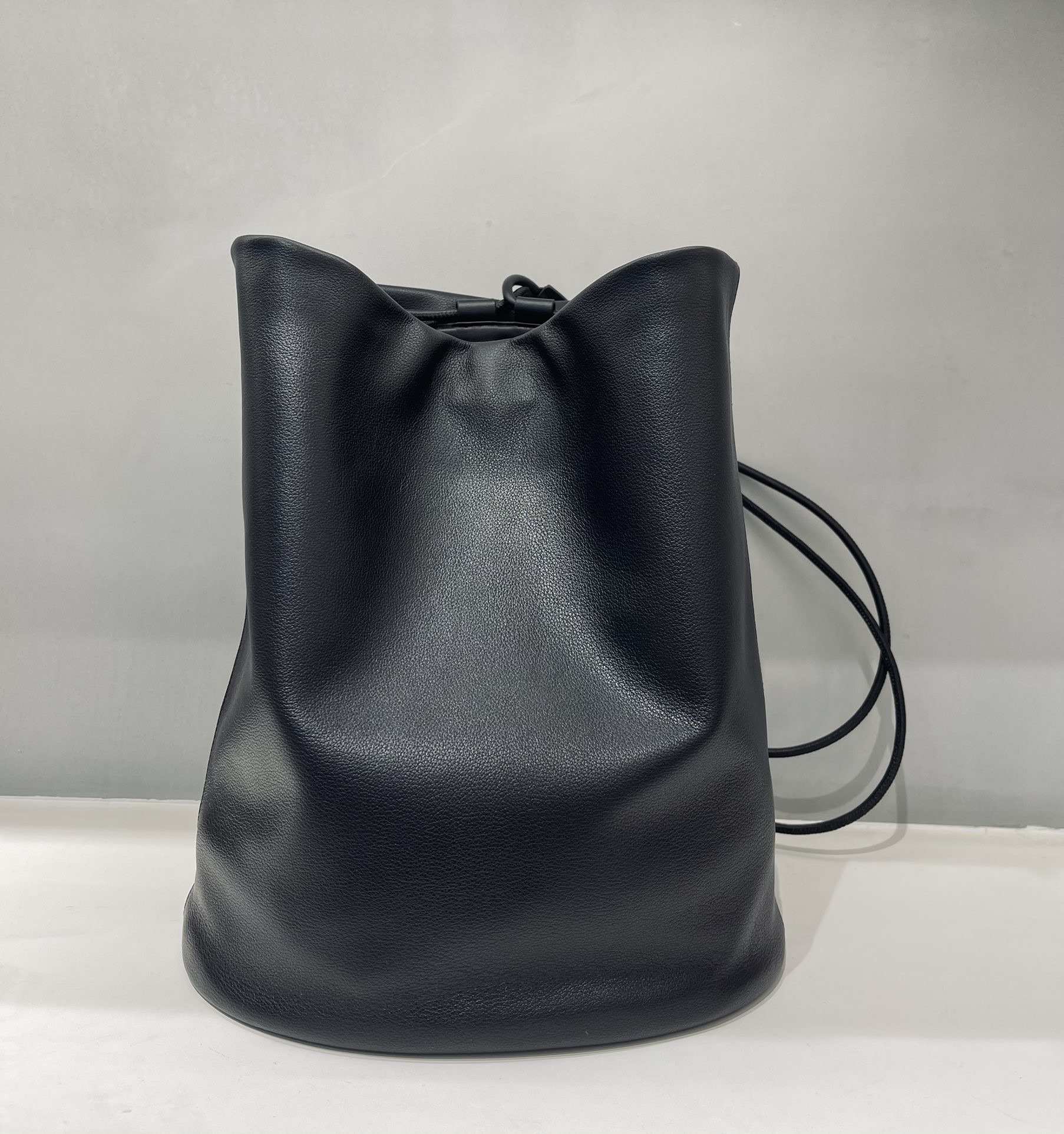 T*e R0w park tote bag in leather 25x31x16cm