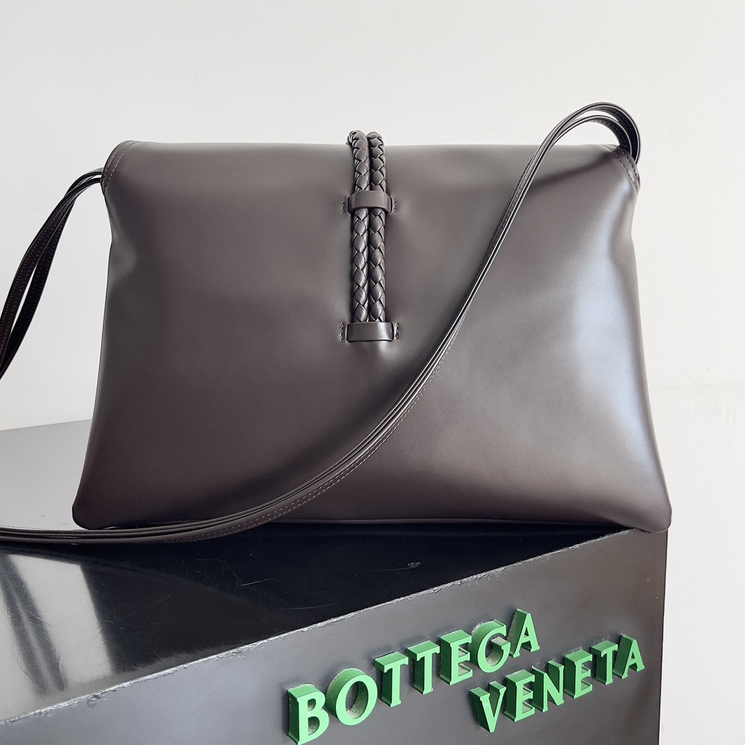 bo*te*ga Ve*ne*ta liberta  23 x 35 x 6cm