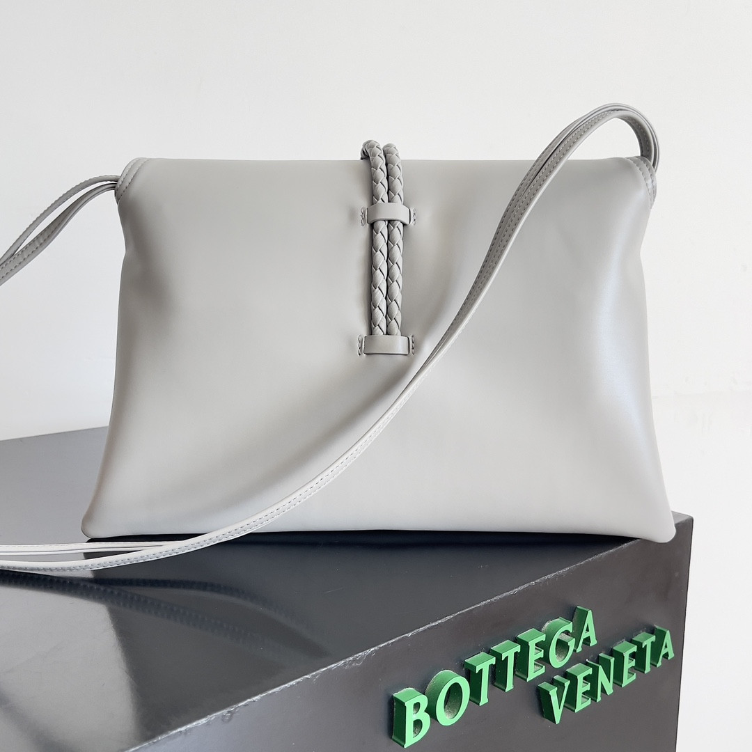 bo*te*ga Ve*ne*ta liberta 23 x 35 x 6cm