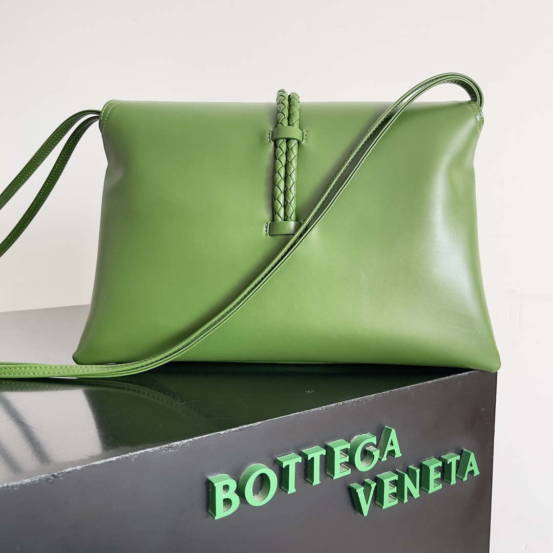 bo*te*ga Ve*ne*ta liberta 23 x 35 x 6cm