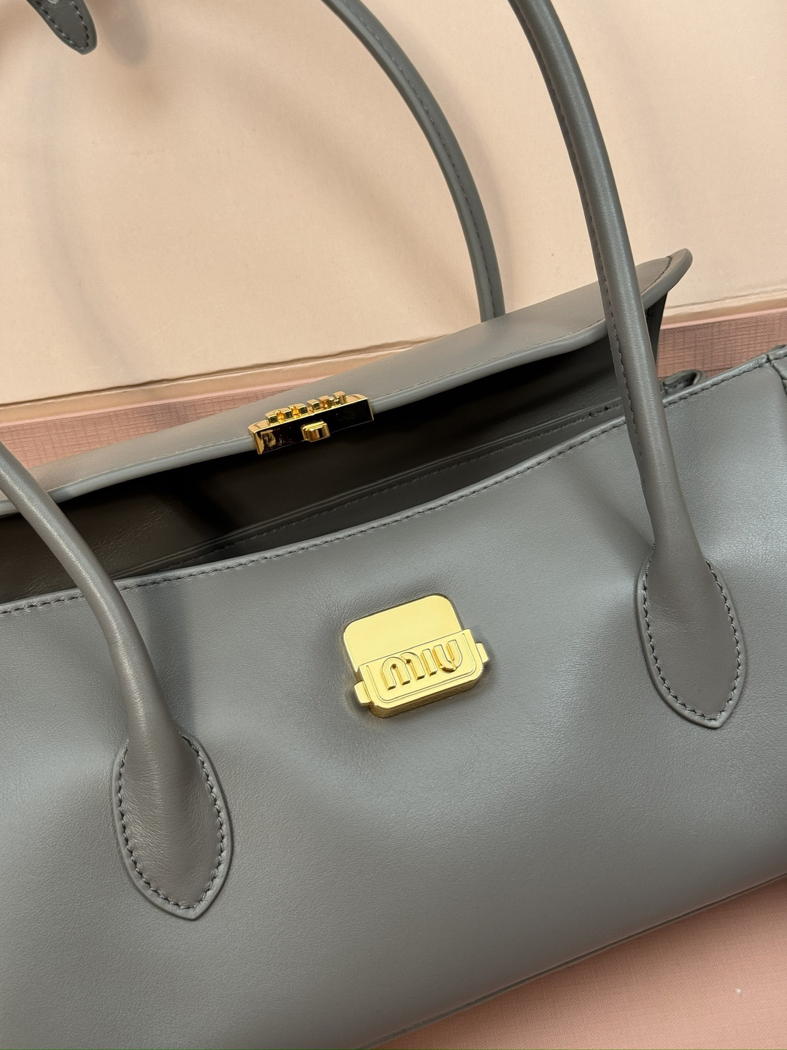 Miu Miu Leather shoulder bag  15x28x11cm